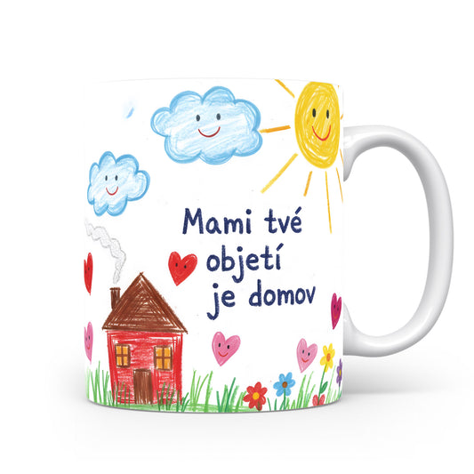 Hrnek Mami tvé objetí je domov – dětské kresby s usměvavým sluncem a mraky – varianta 11