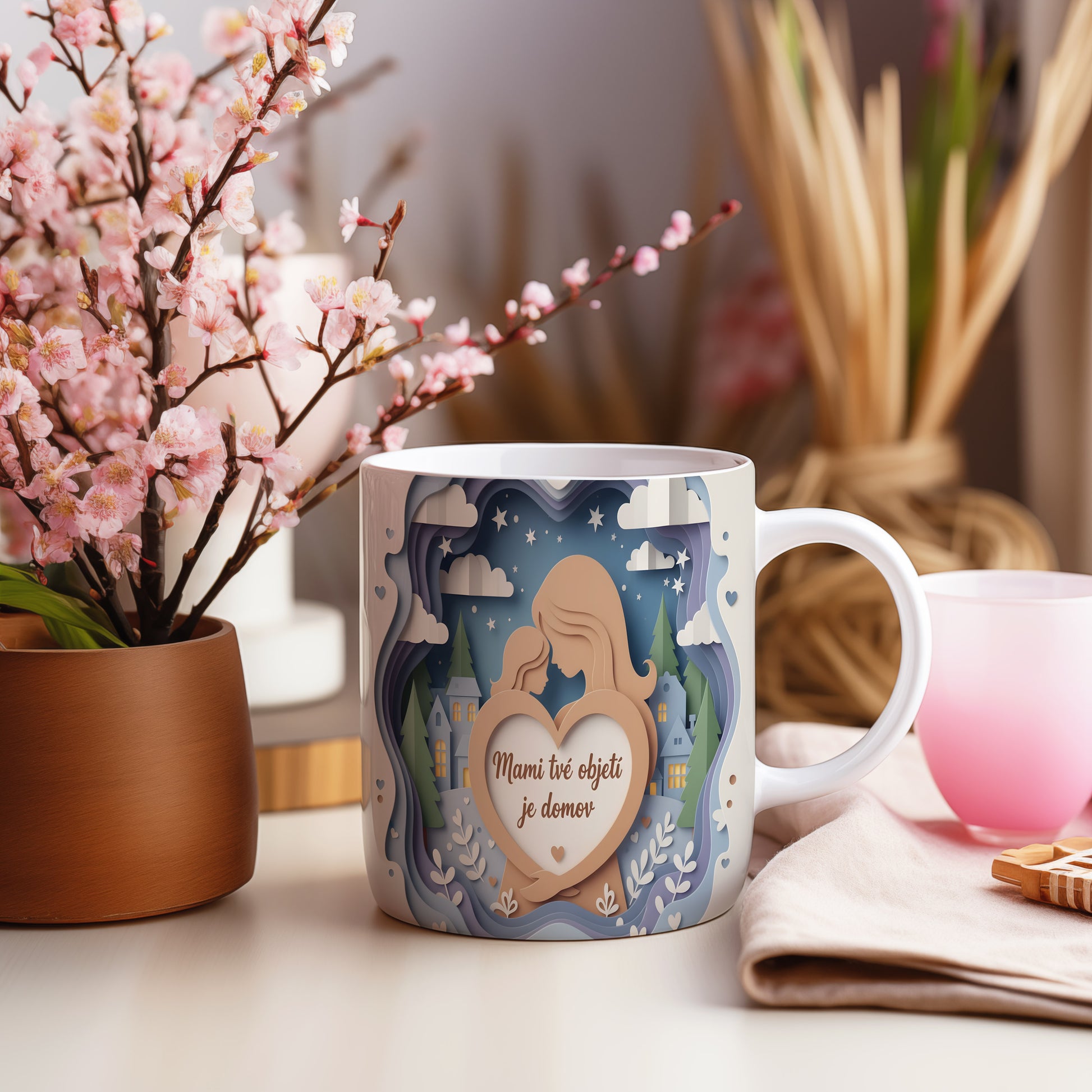 Hrnek Mami tvé objetí je domov – něžná silueta matky a dítěte pod hvězdnou oblohou – varianta 55
