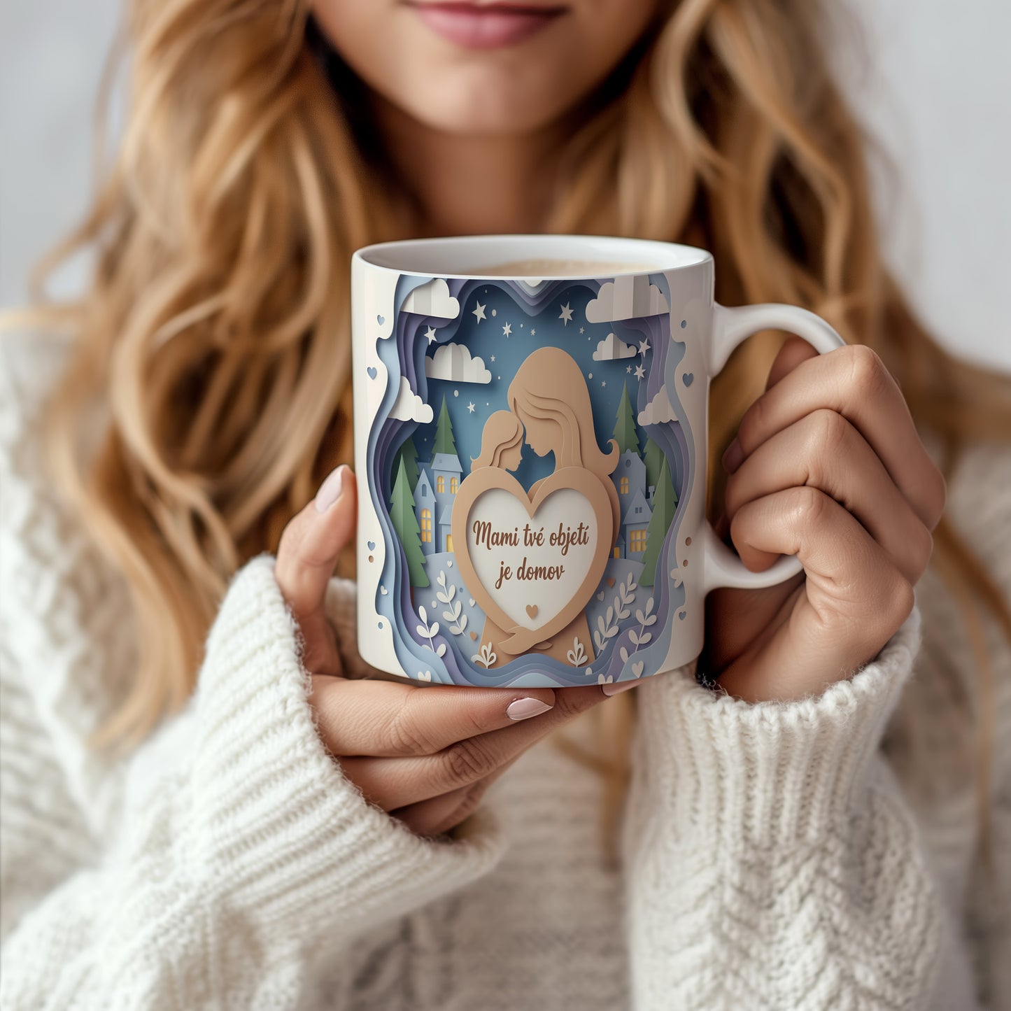 Hrnek Mami tvé objetí je domov – něžná silueta matky a dítěte pod hvězdnou oblohou – varianta 66