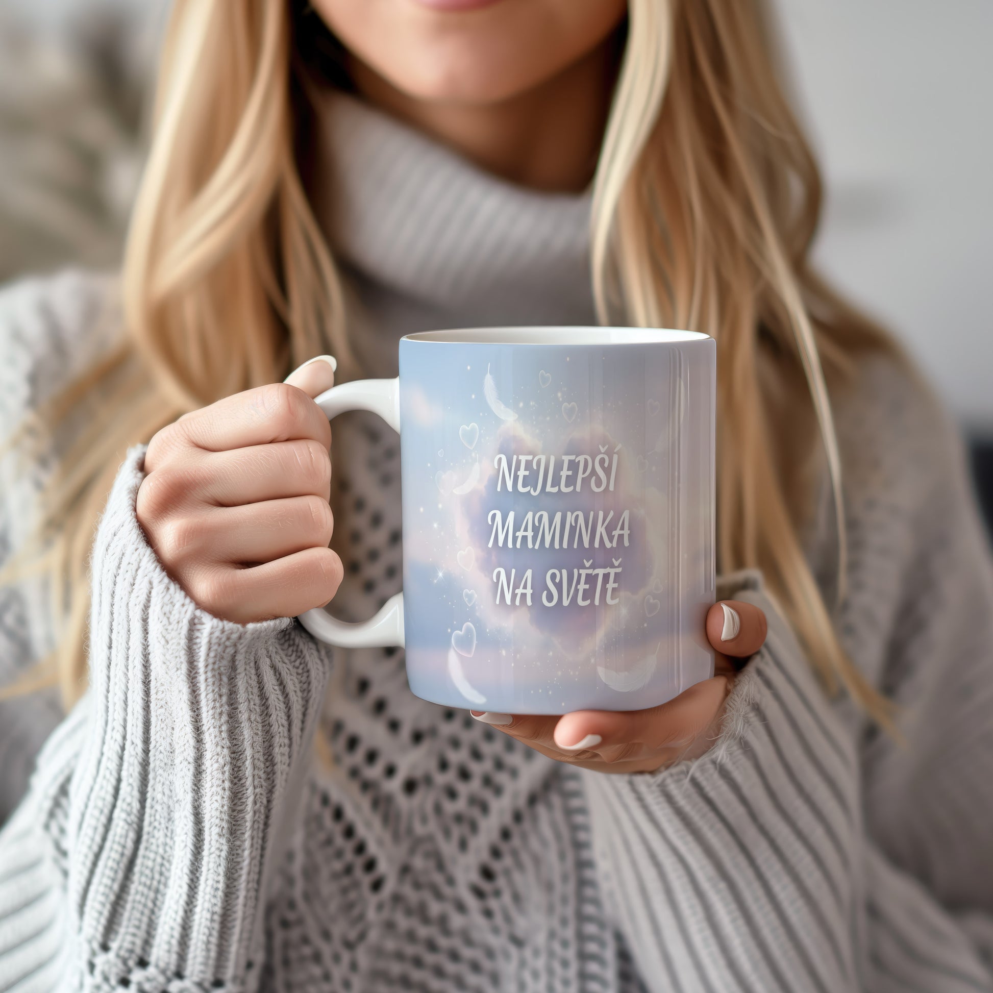 Hrnek NEJLEPŠÍ MAMINKA NA SVĚTĚ – snové mraky a jemná peříčka – varianta 22
