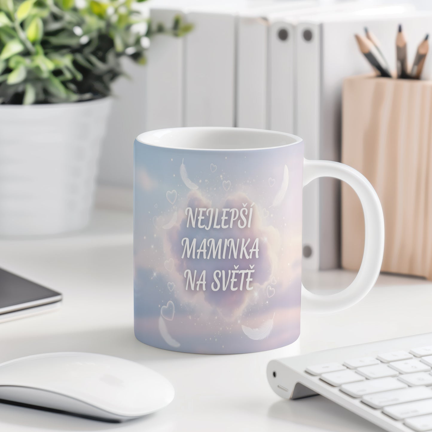Hrnek NEJLEPŠÍ MAMINKA NA SVĚTĚ – snové mraky a jemná peříčka – varianta 77