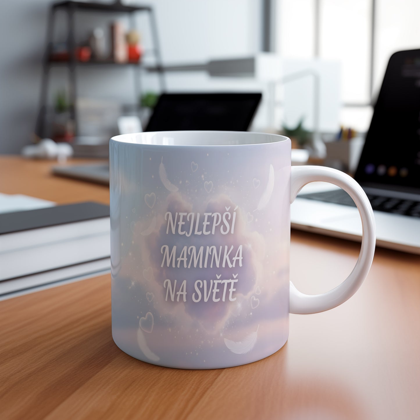 Hrnek NEJLEPŠÍ MAMINKA NA SVĚTĚ – snové mraky a jemná peříčka – varianta 88