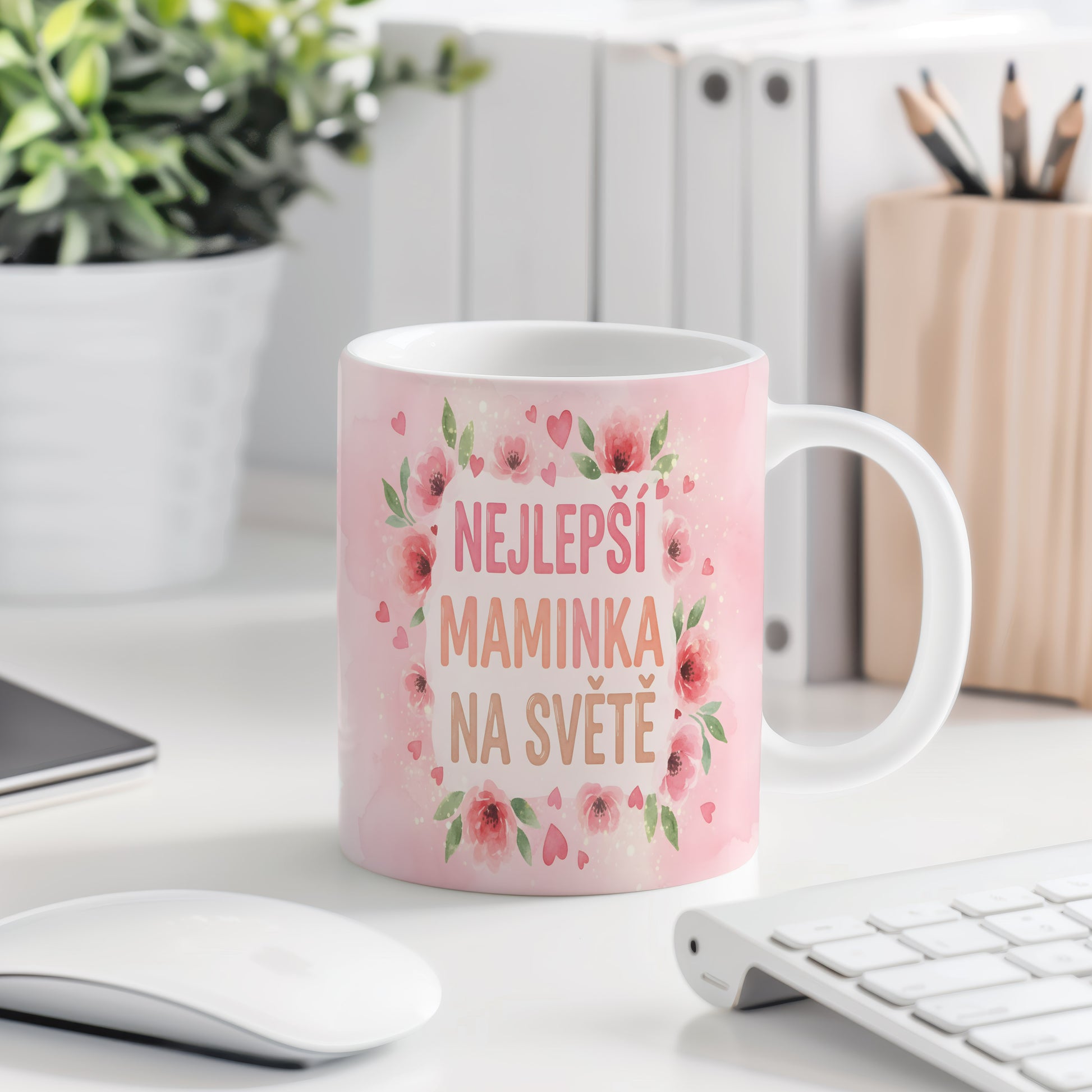 Hrnek NEJLEPŠÍ MAMINKA NA SVĚTĚ – romantické květy a srdíčka v akvarelovém stylu – varianta 77