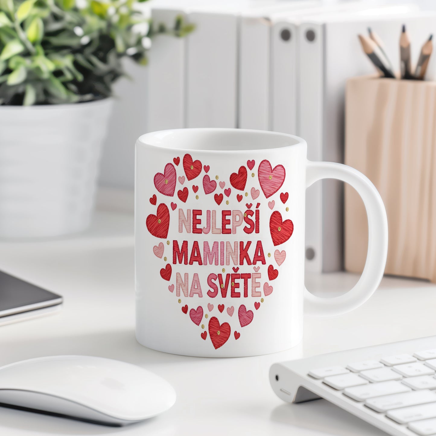 Hrnek NEJLEPŠÍ MAMINKA NA SVĚTĚ – červená a růžová srdce se zlatými akcenty – varianta 77