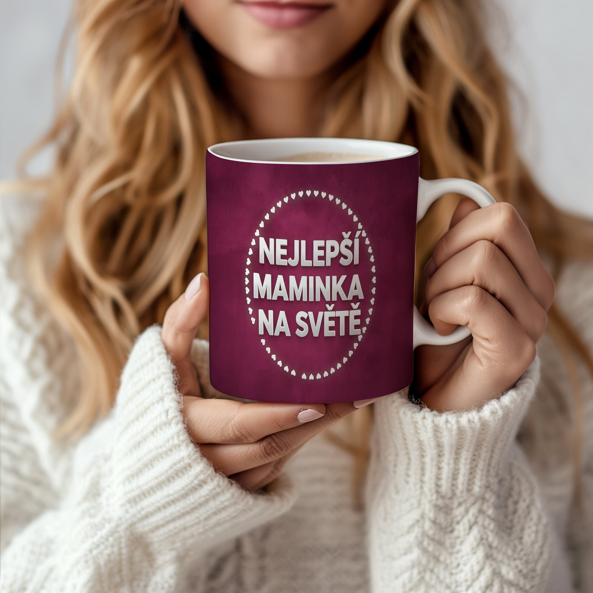 Hrnek NEJLEPŠÍ MAMINKA NA SVĚTĚ – bordó s jemnými srdíčky – varianta 66