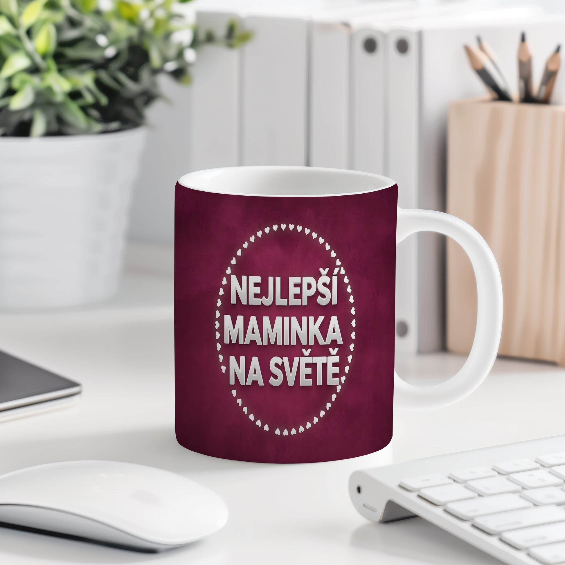 Hrnek NEJLEPŠÍ MAMINKA NA SVĚTĚ – bordó s jemnými srdíčky – varianta 77