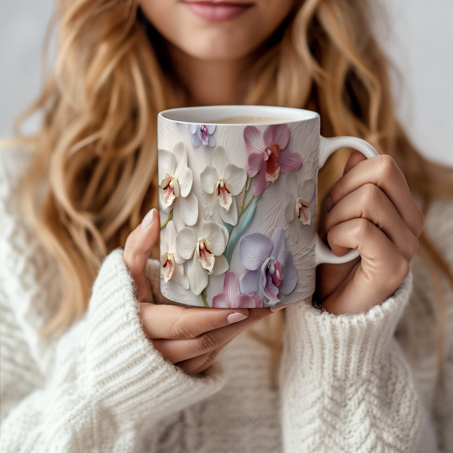 Hrnek s elegantními orchidejemi – bílým provedením