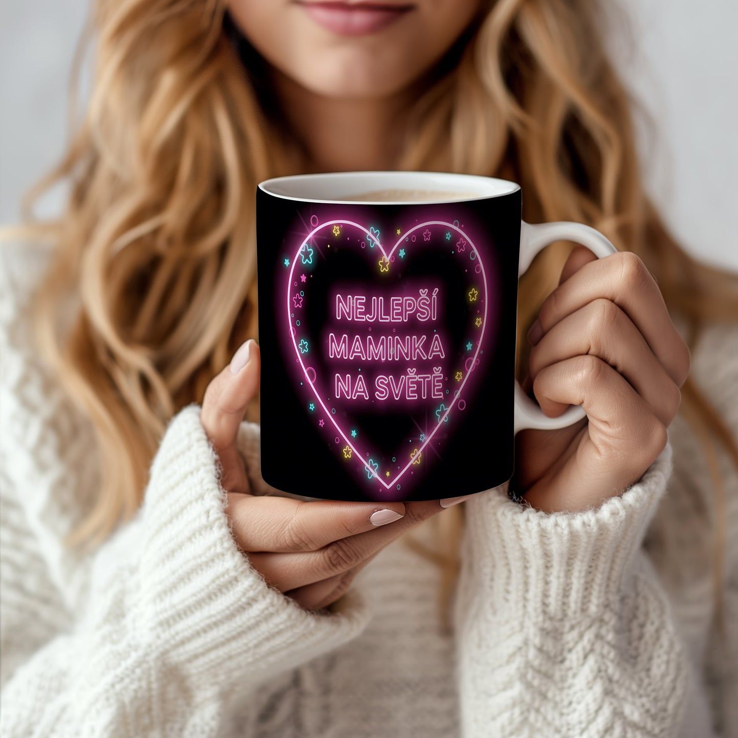 Hrnek NEJLEPŠÍ MAMINKA NA SVĚTĚ – zářící neonové srdce s hvězdičkami – varianta 66