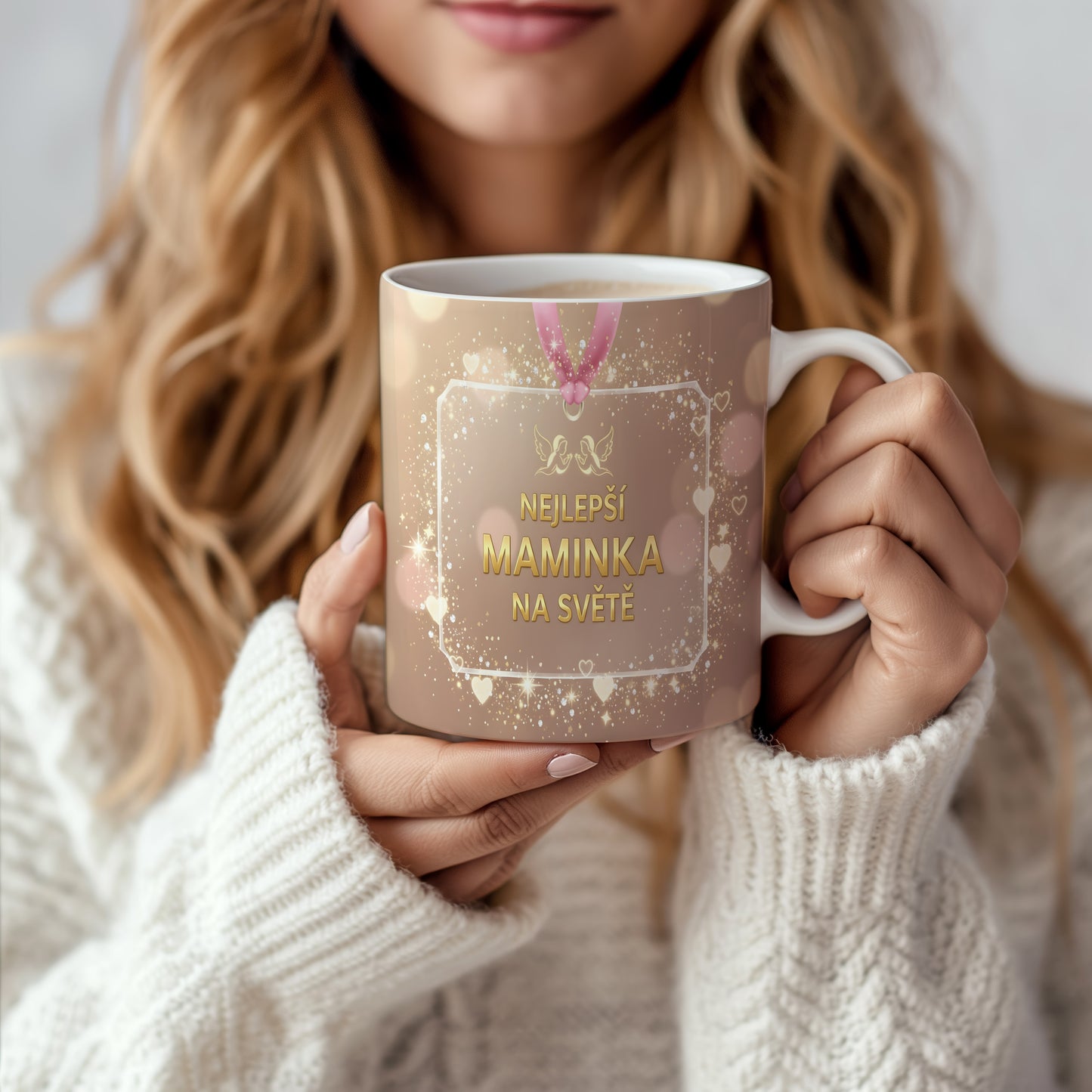 Hrnek NEJLEPŠÍ MAMINKA NA SVĚTĚ – zlaté třpytky a růžové srdíčka – varianta 66