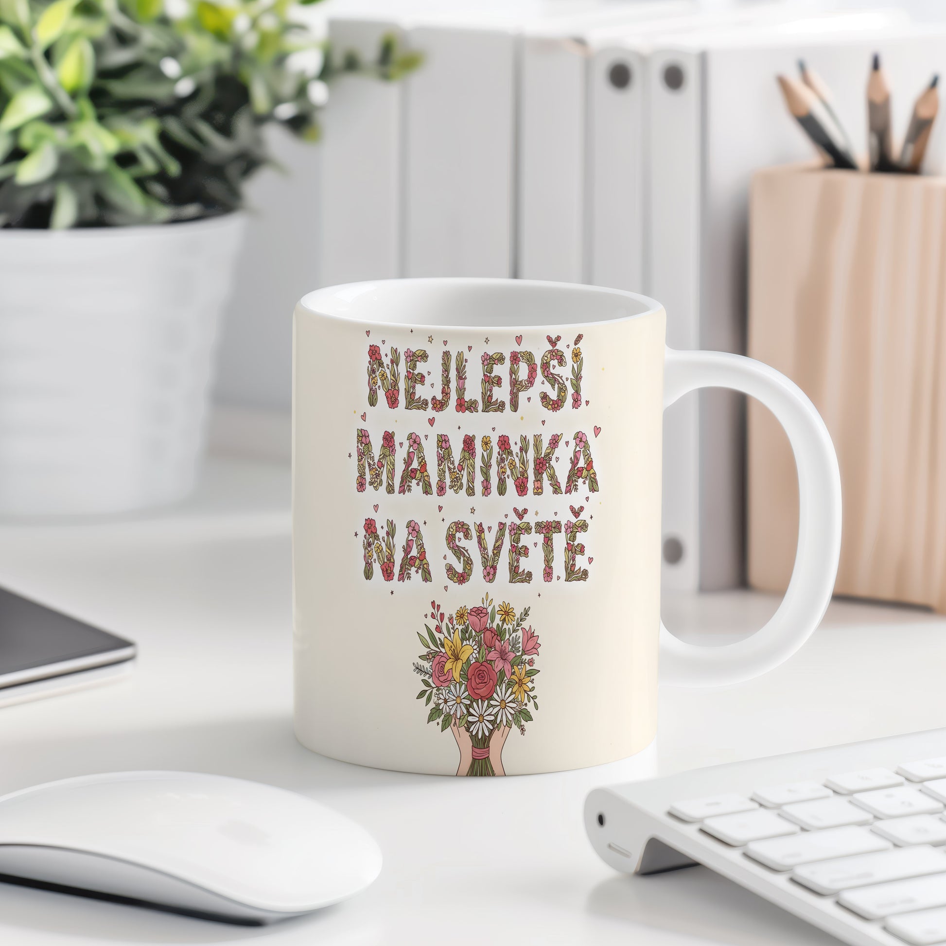 Hrnek NEJLEPŠÍ MAMINKA NA SVĚTĚ – květinová harmonie na pastelovém pozadí – varianta 77