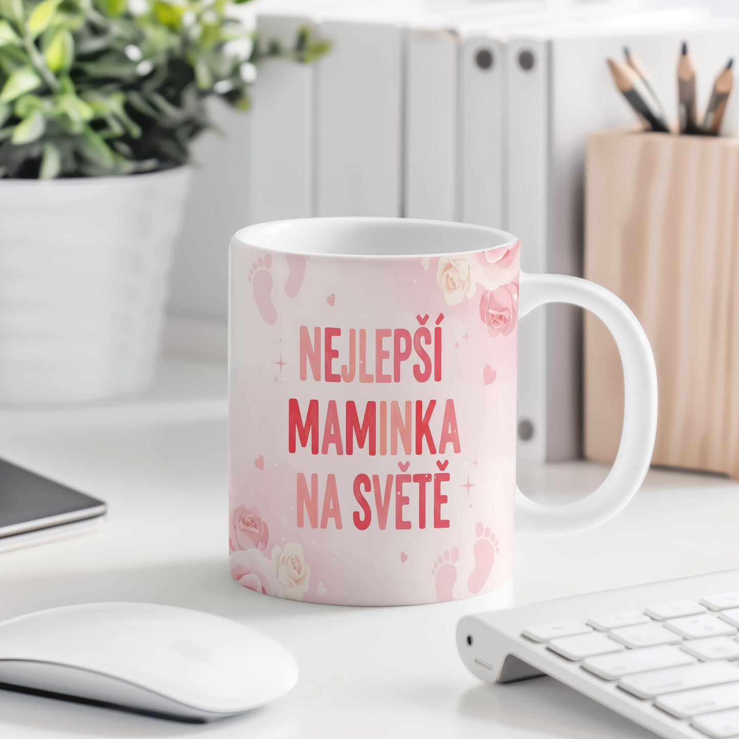 Hrnek Nejlepší maminka na světě – růžové růže a jemná srdíčka – varianta 77