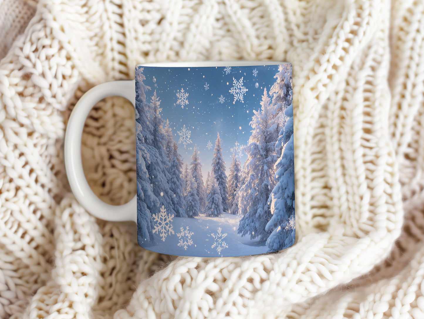 Hrnek s vánočním motivem – zasněžený les a vločky