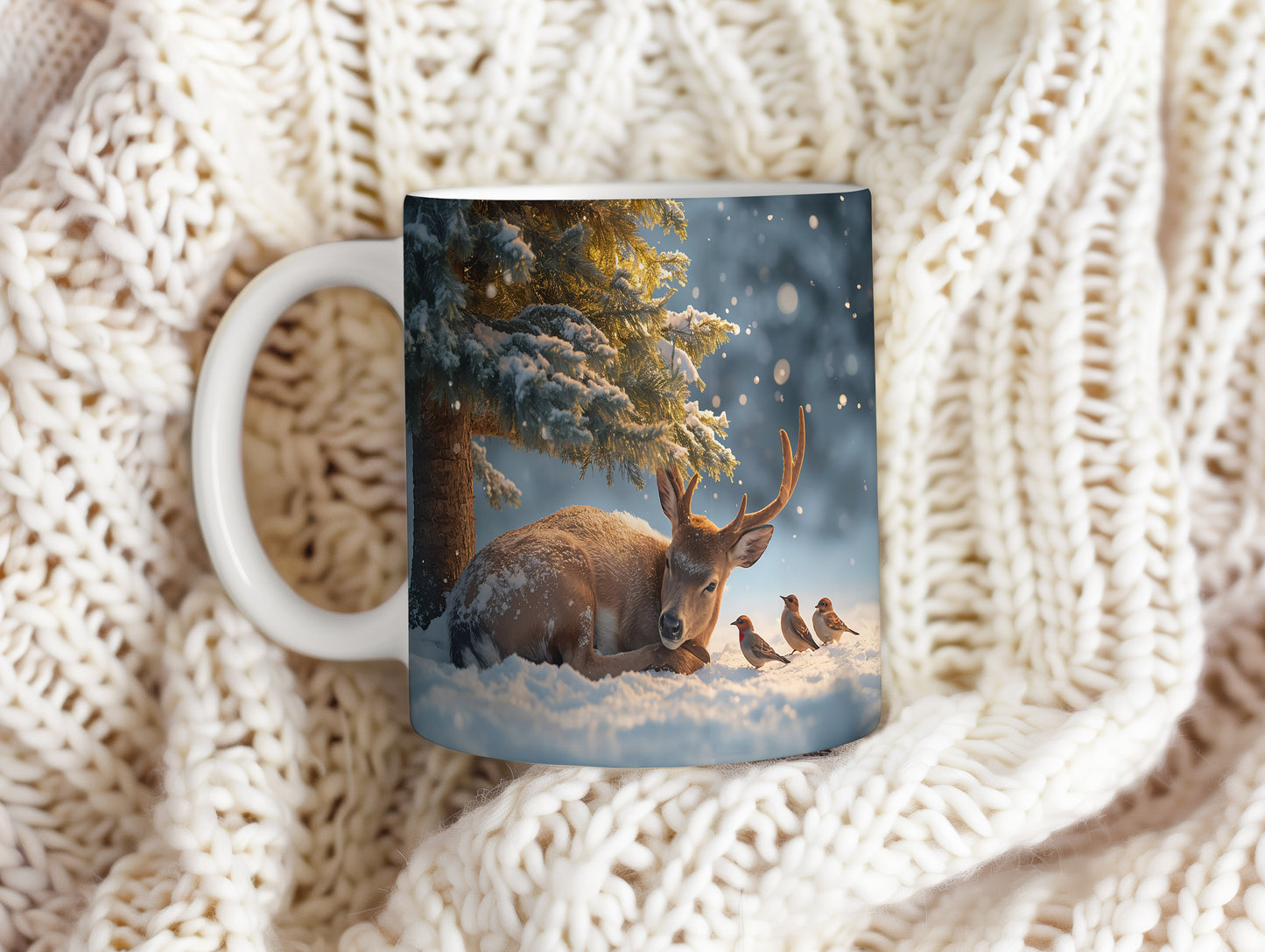 Hrnek s vánočním motivem – jelen pod zasněženým stromem