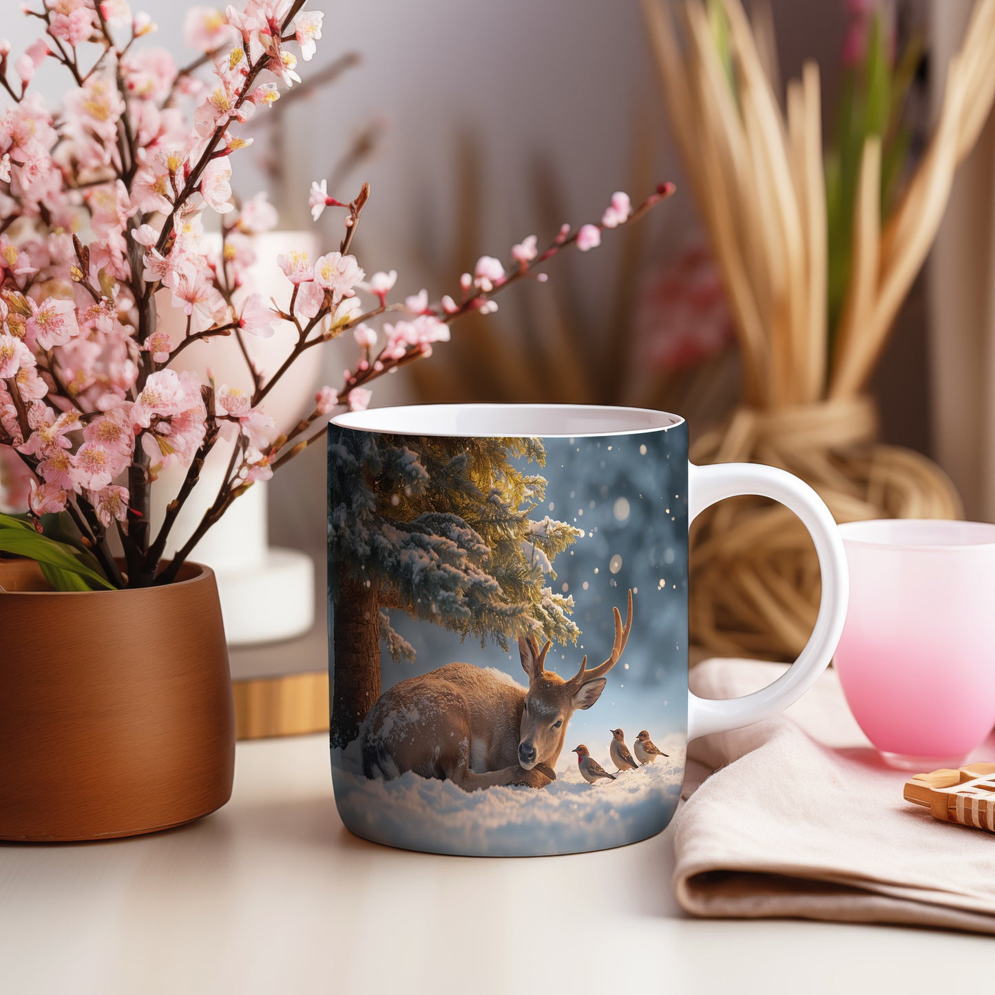 Hrnek s vánočním motivem – jelen pod zasněženým stromem