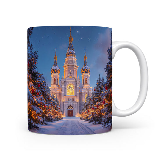 Hrnek s katedrálou a stromy.