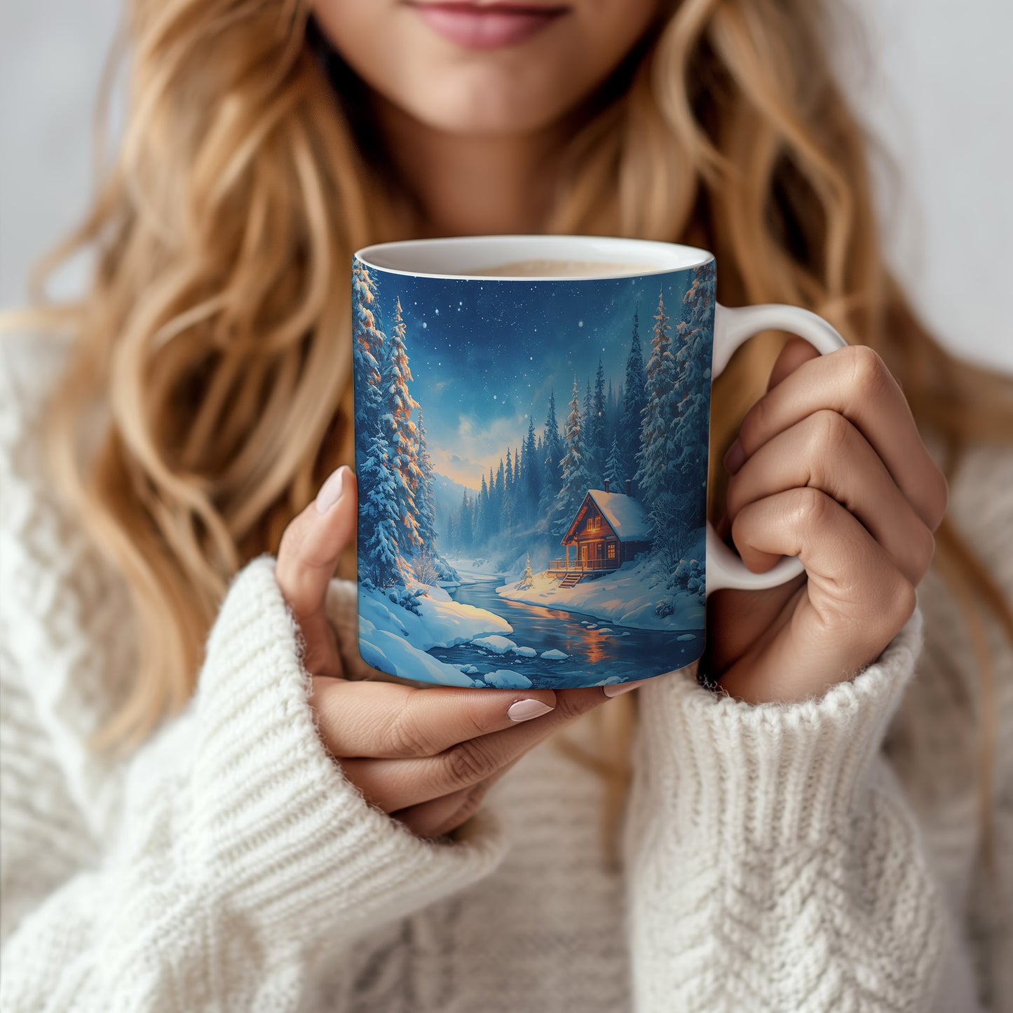 Hrnek s vánočním motivem – zasněžená chalupa u řeky