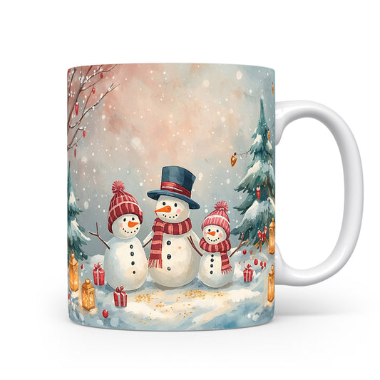 Hrnek se sněhuláky a lucernami.