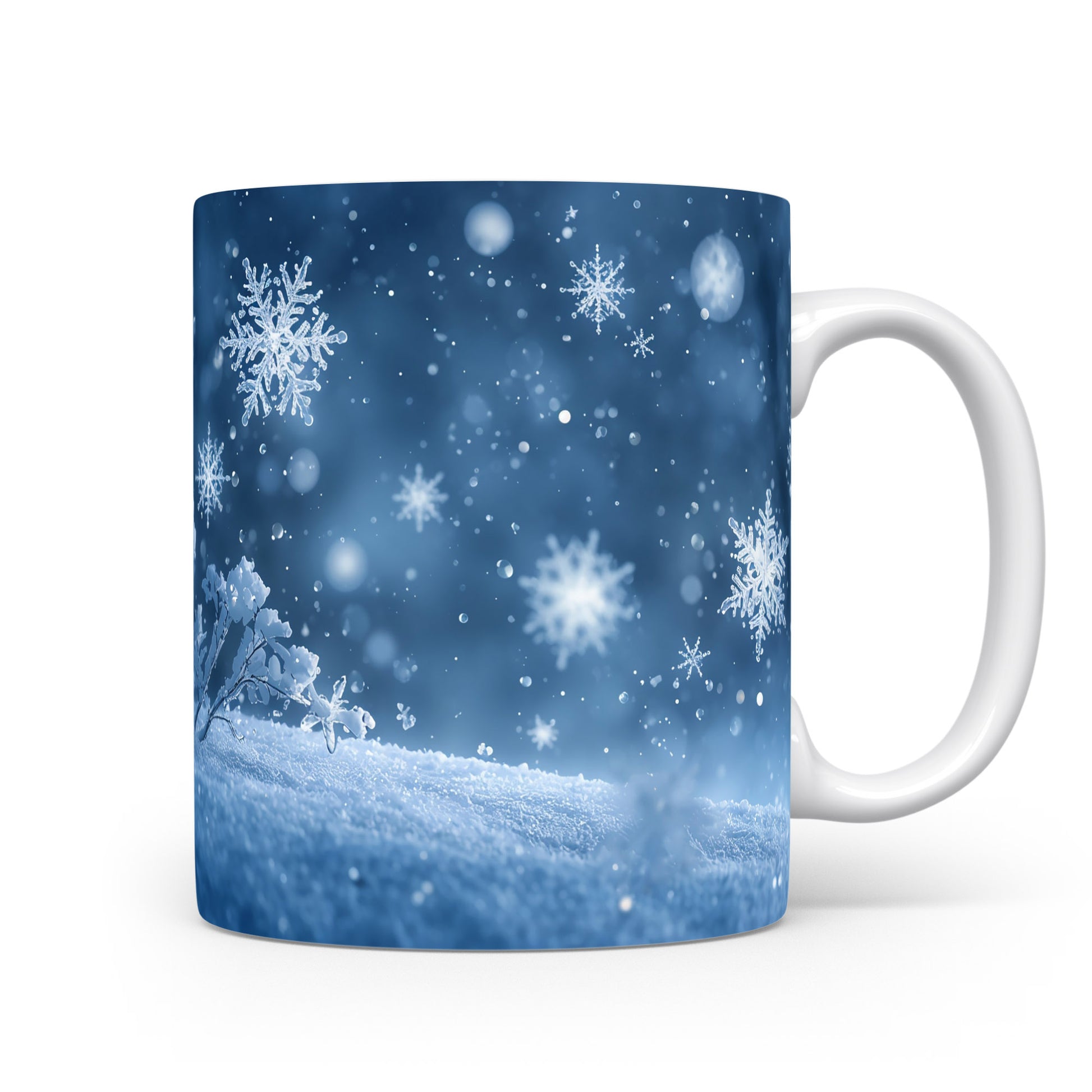 Hrnek s vločkami na modrém pozadí.