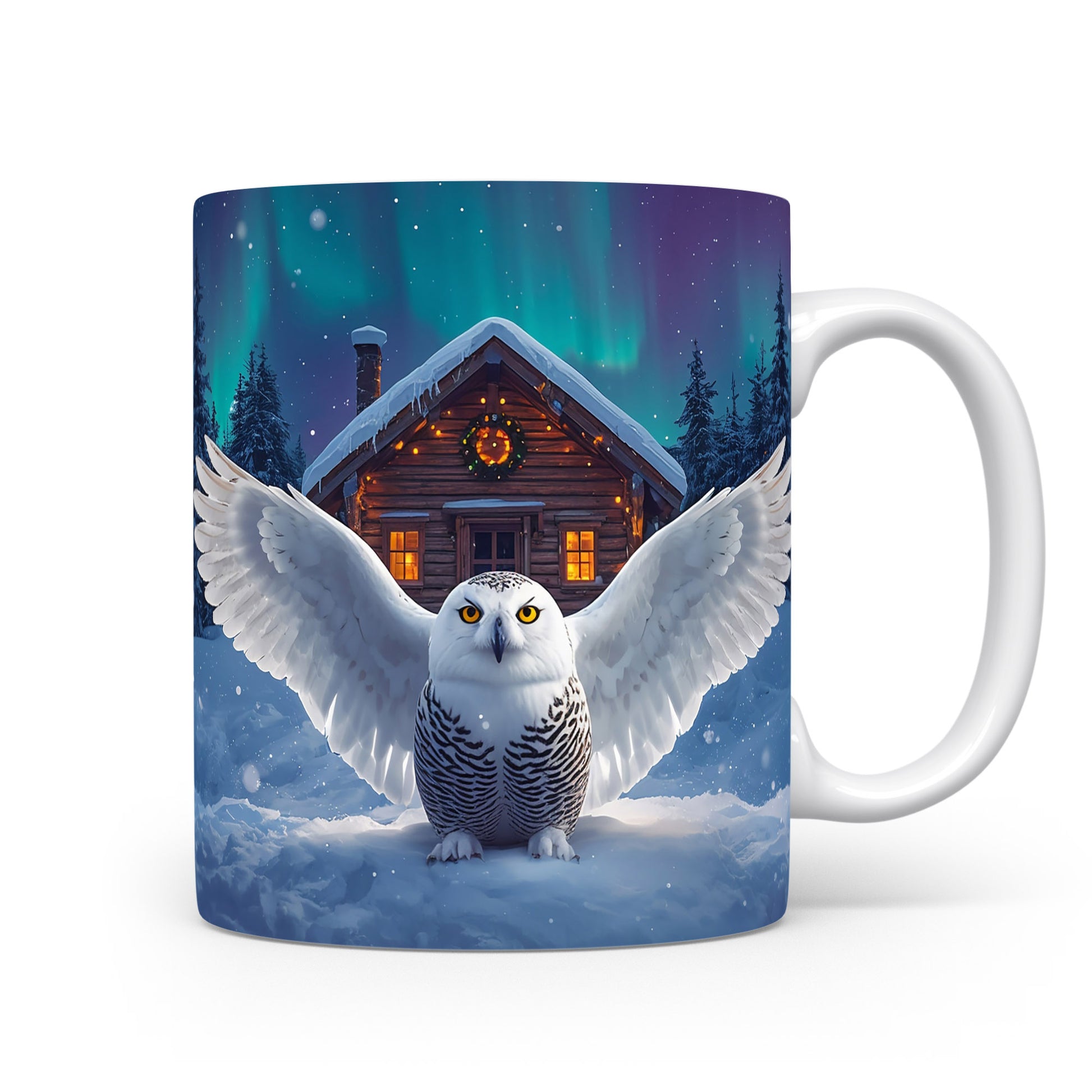 Hrnek se sněžnou sovou před srubem.