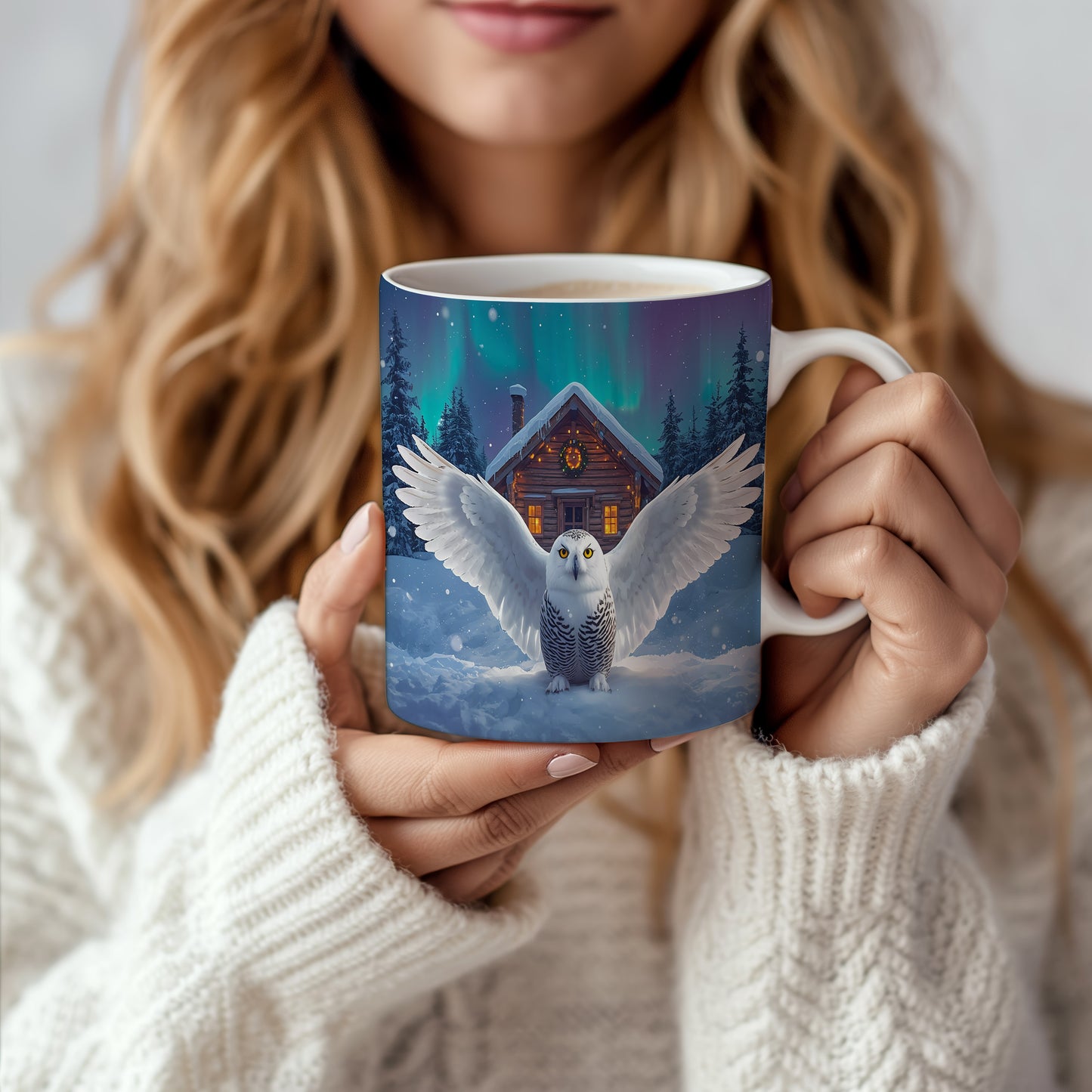 Hrnek s vánočním motivem – sněžná sova před srubem