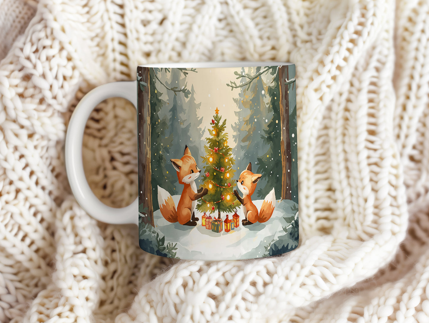 Hrnek s vánočním motivem – lišky kolem stromku