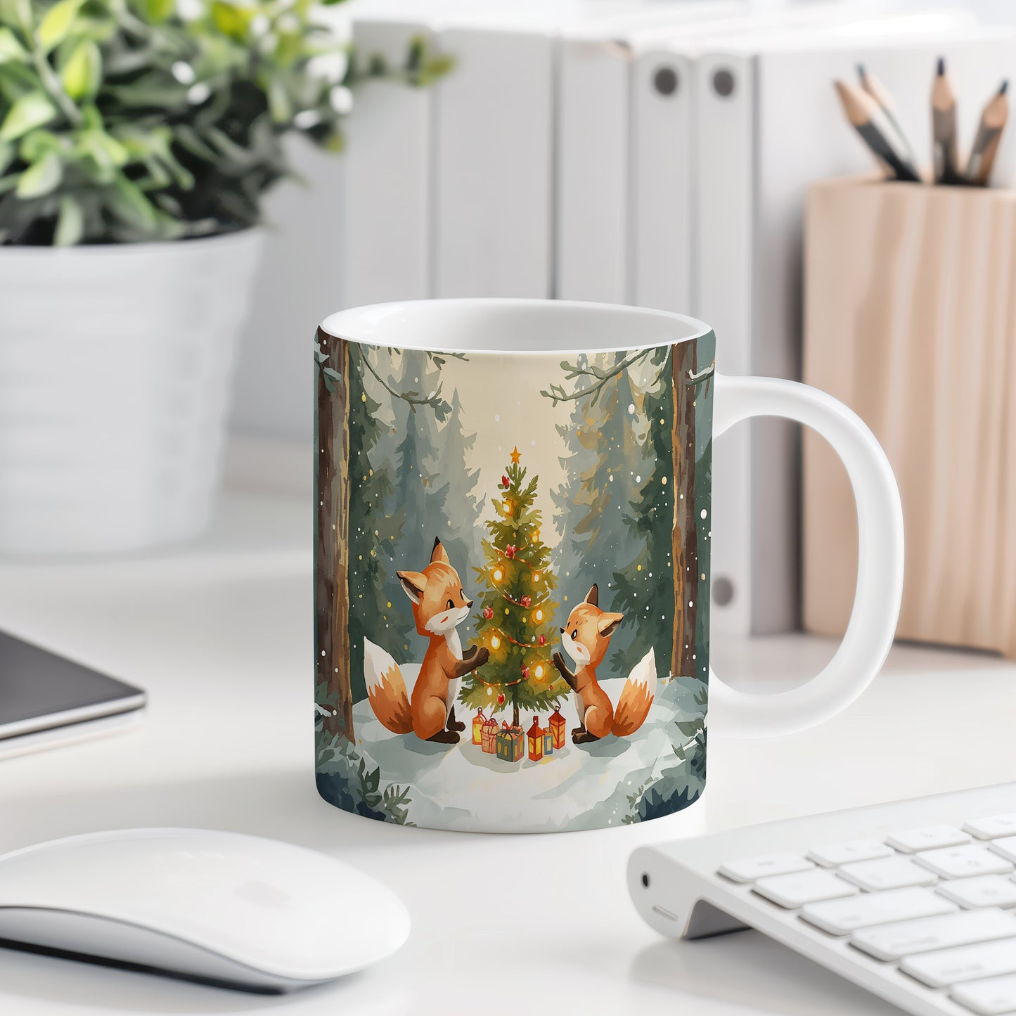 Hrnek s vánočním motivem – lišky kolem stromku