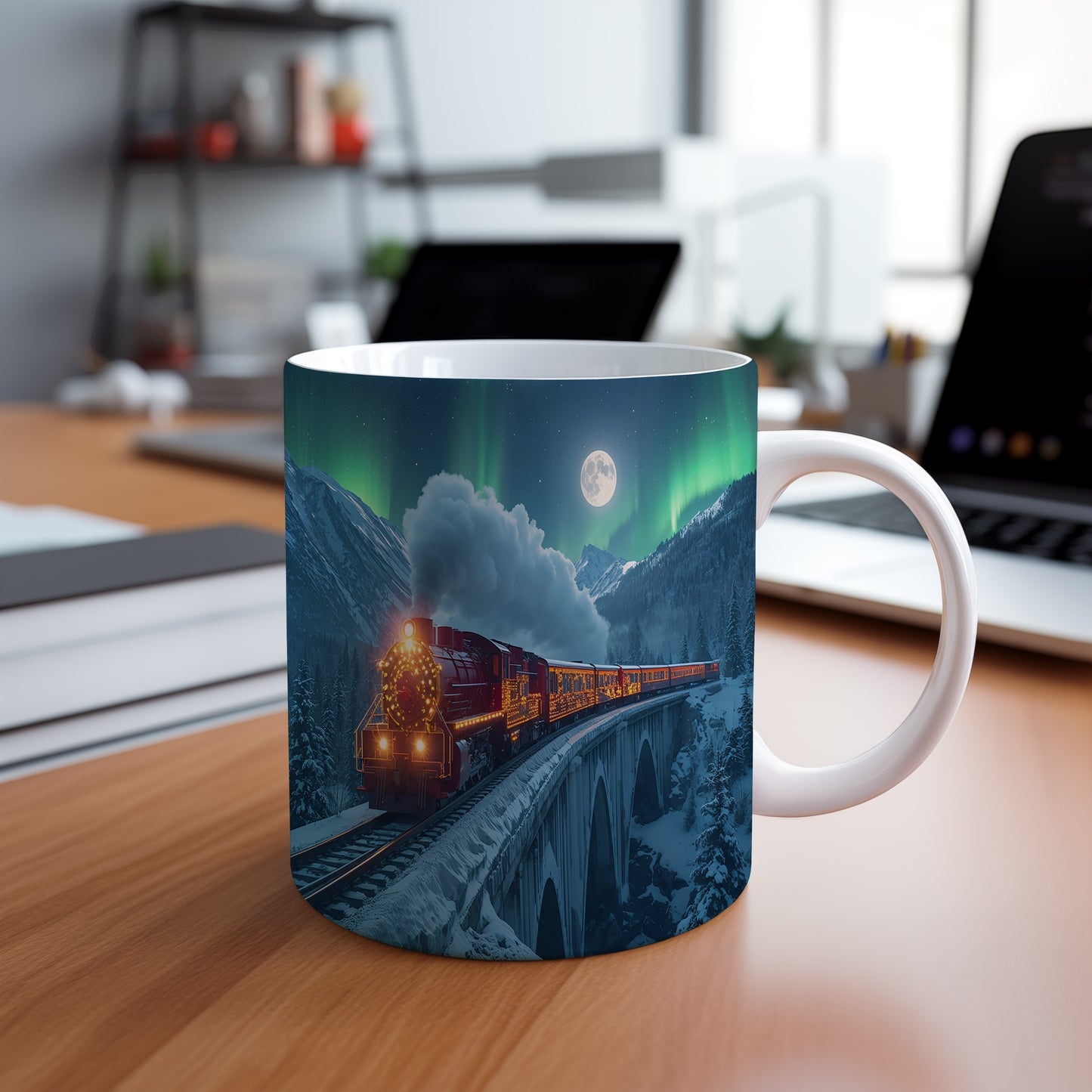 Hrnek s vánočním motivem – parní lokomotiva pod polární září