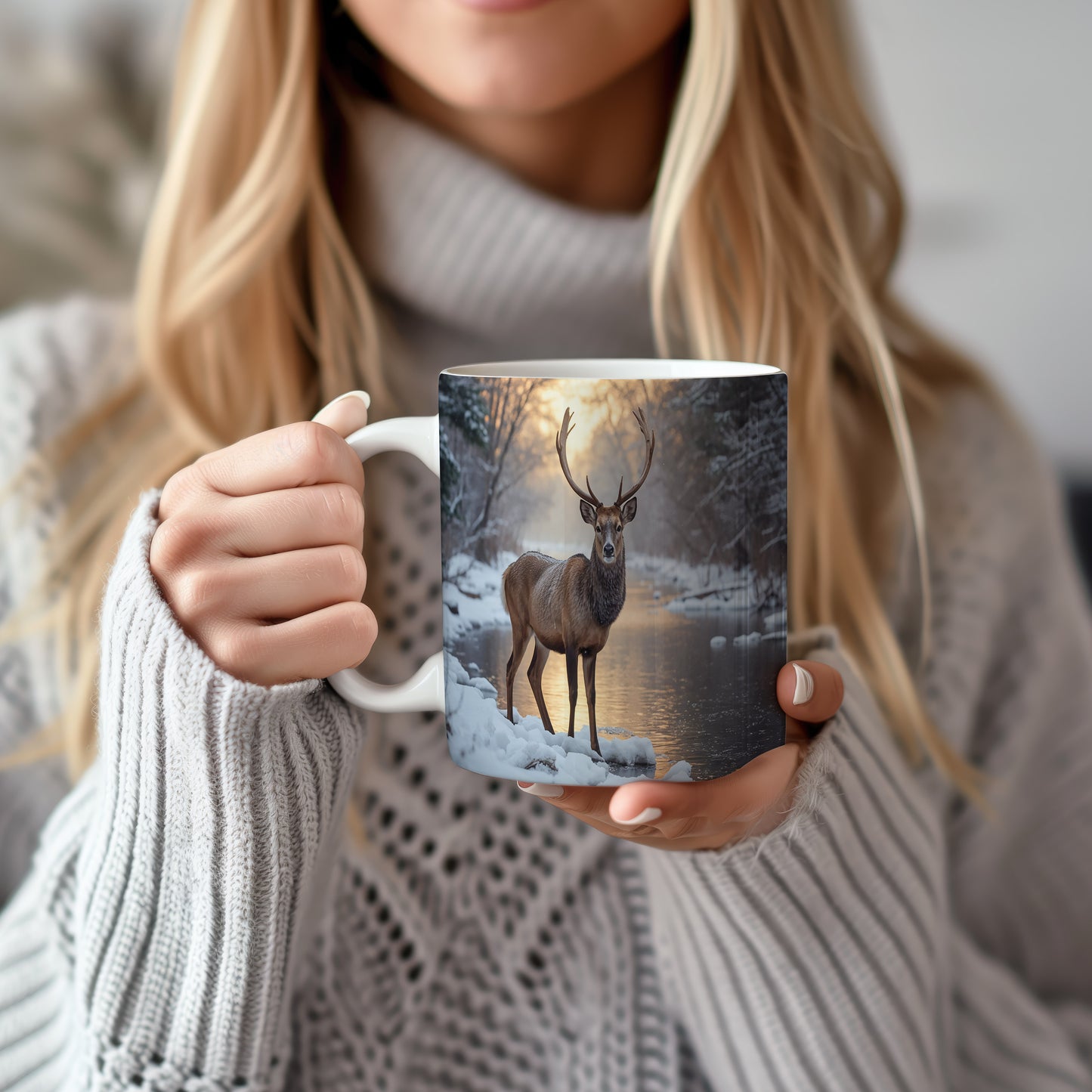 Hrnek s vánočním motivem – jelen u zasněžené řeky