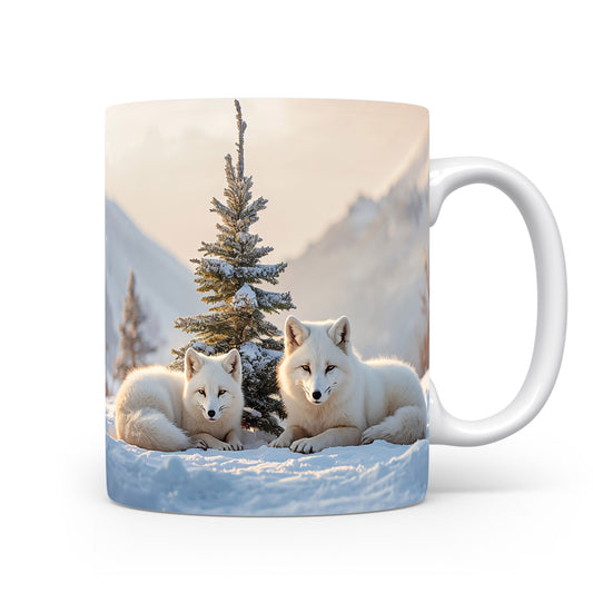 Hrnek s polárními liškami a smrčkem.