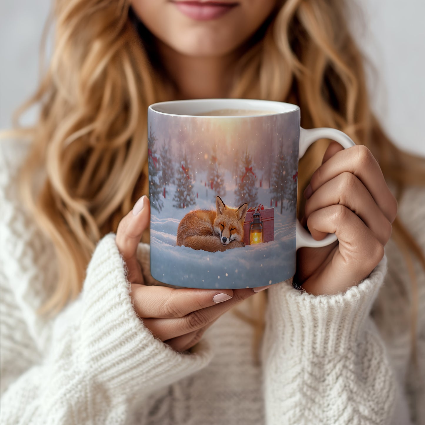 Hrnek s vánočním motivem – liška ve sněhu s lucernou