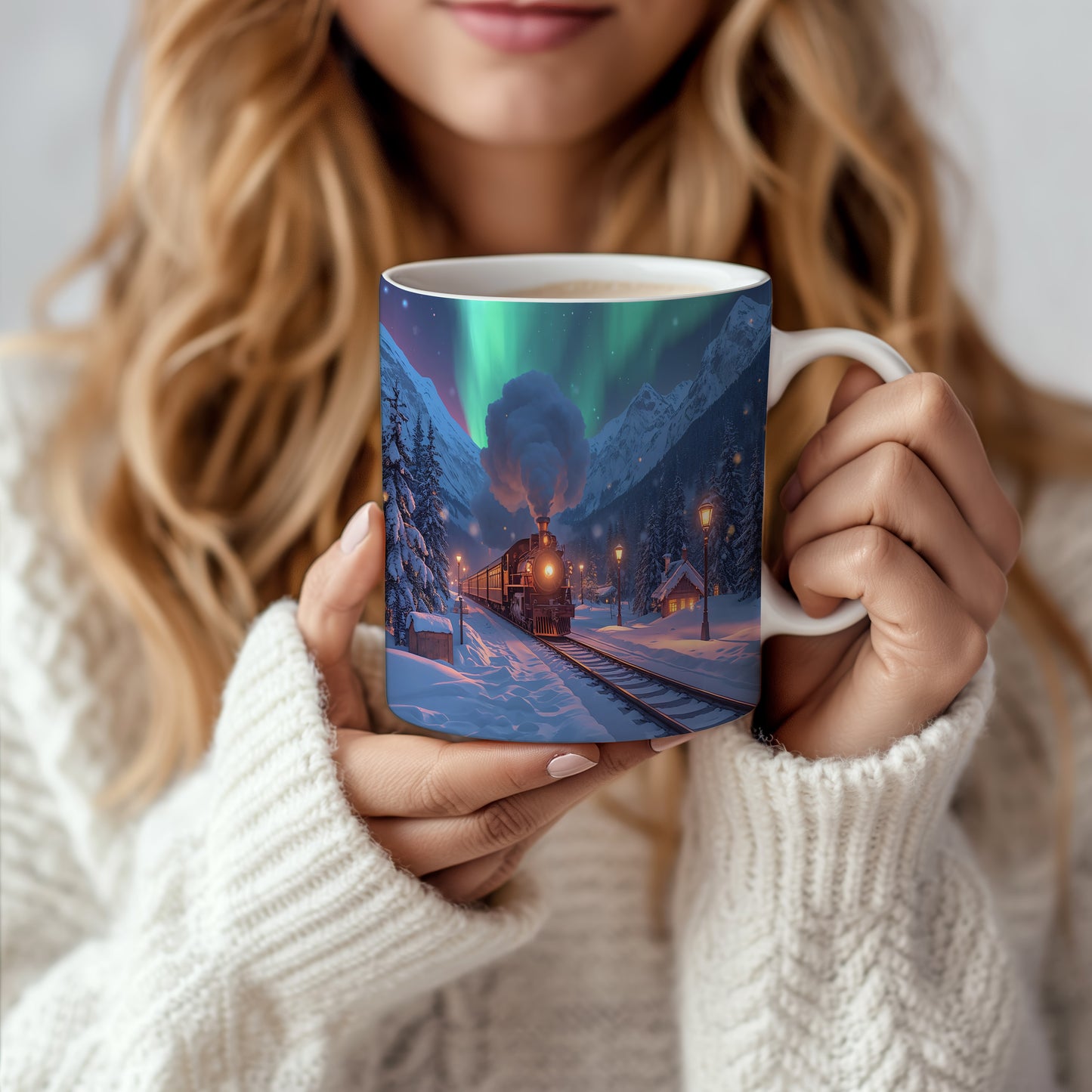 Hrnek s vánočním motivem – vlak pod polární září – sníh, lokomotiva, polární záře