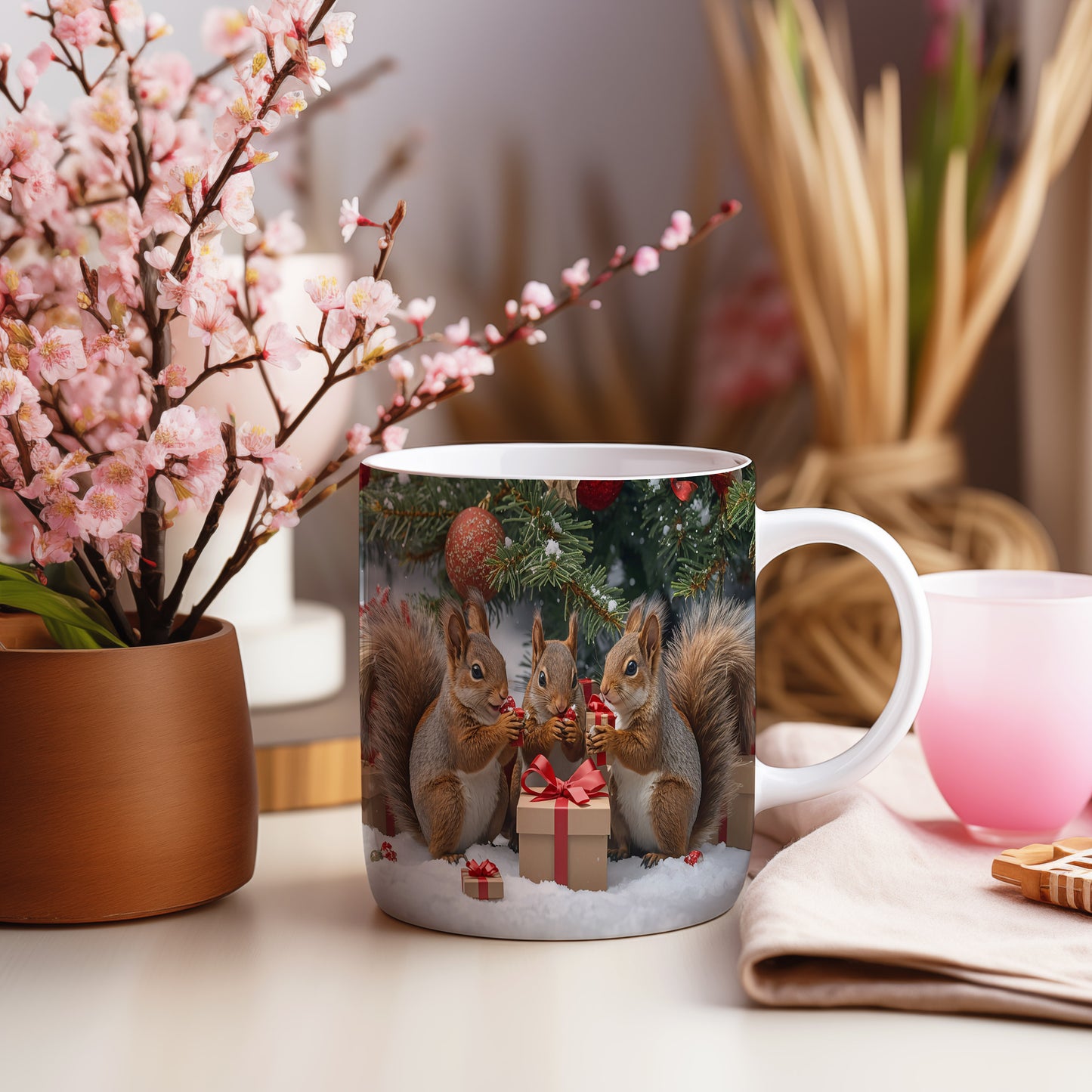 Hrnek s vánočním motivem – veverky s dárky – sníh, veverky