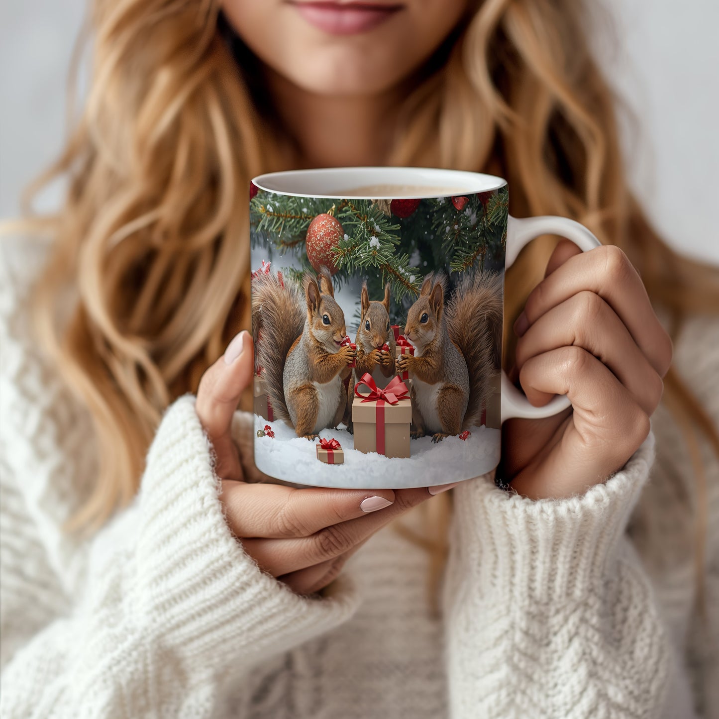 Hrnek s vánočním motivem – veverky s dárky – sníh, veverky