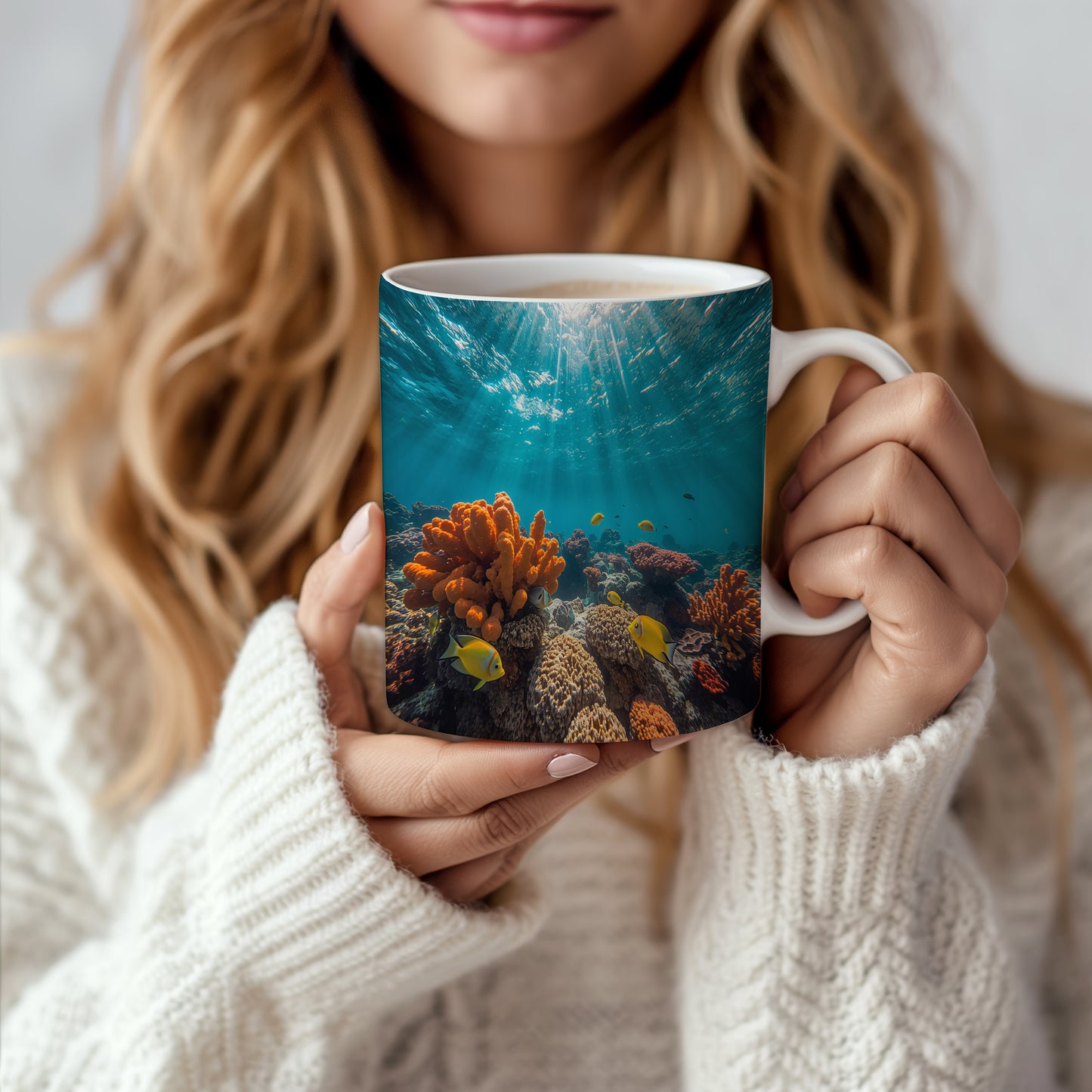 Hrnek s motivem z vodního světa – Sluneční paprsky a korálový tanec