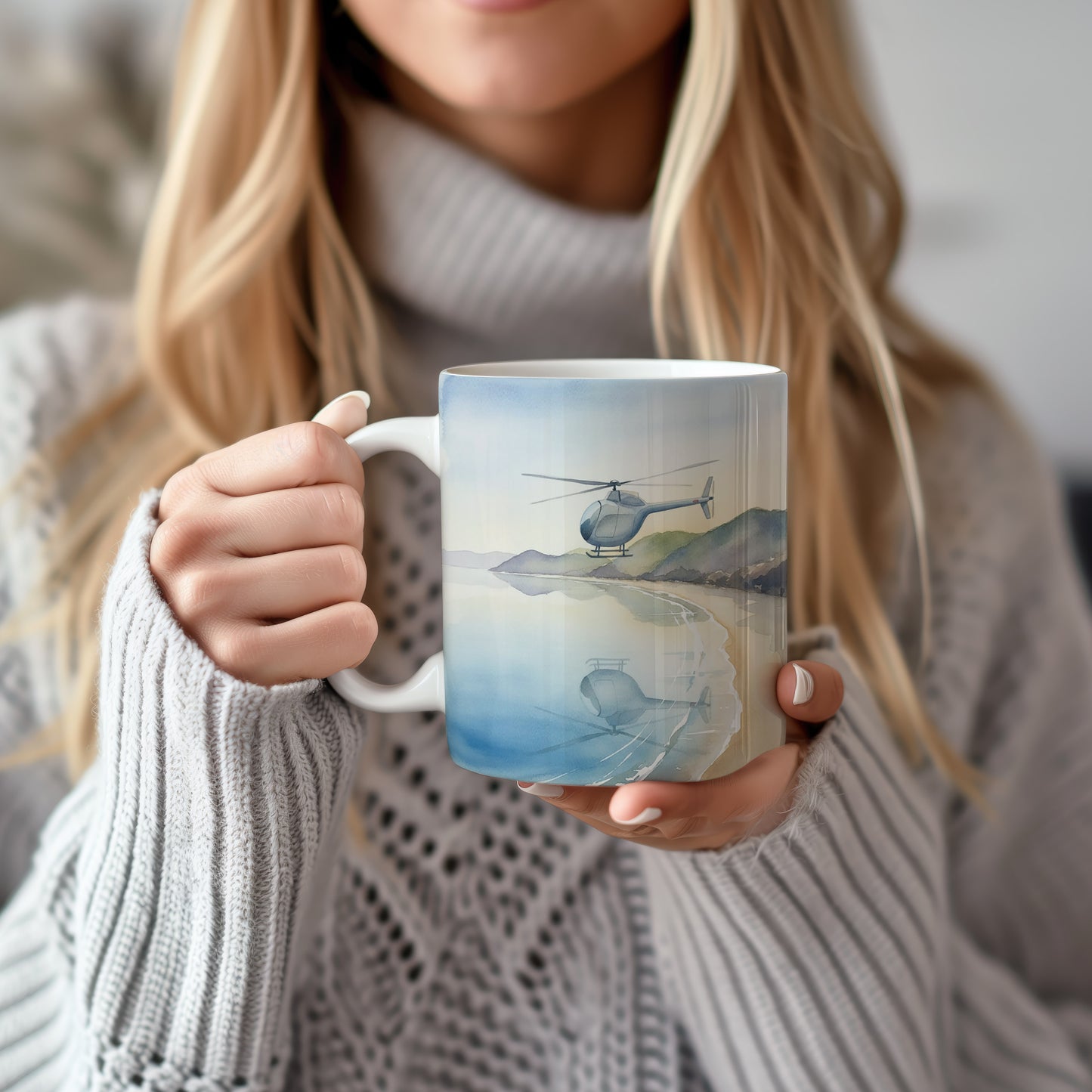 Hrnek s akvarelovou helikoptérou nad pobřežím