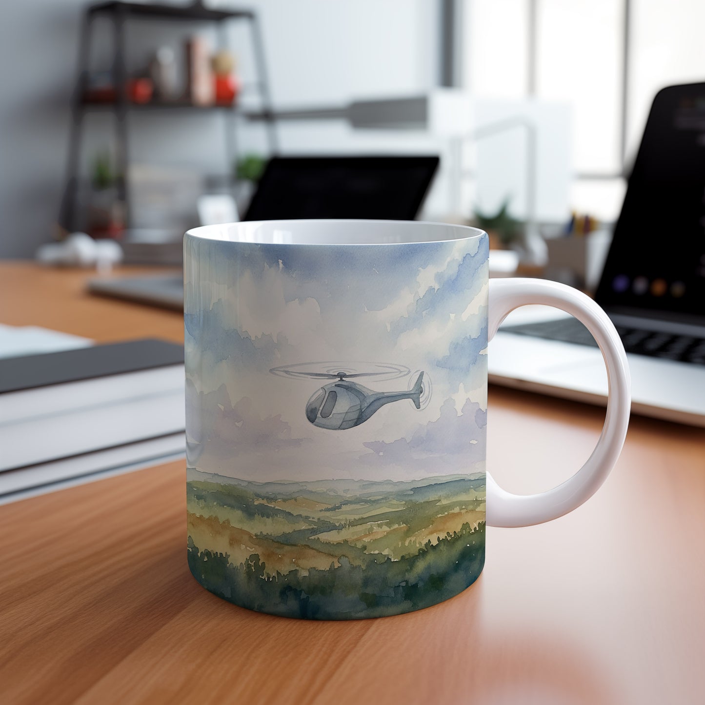 Hrnek s akvarelovým vrtulníkem nad krajinou