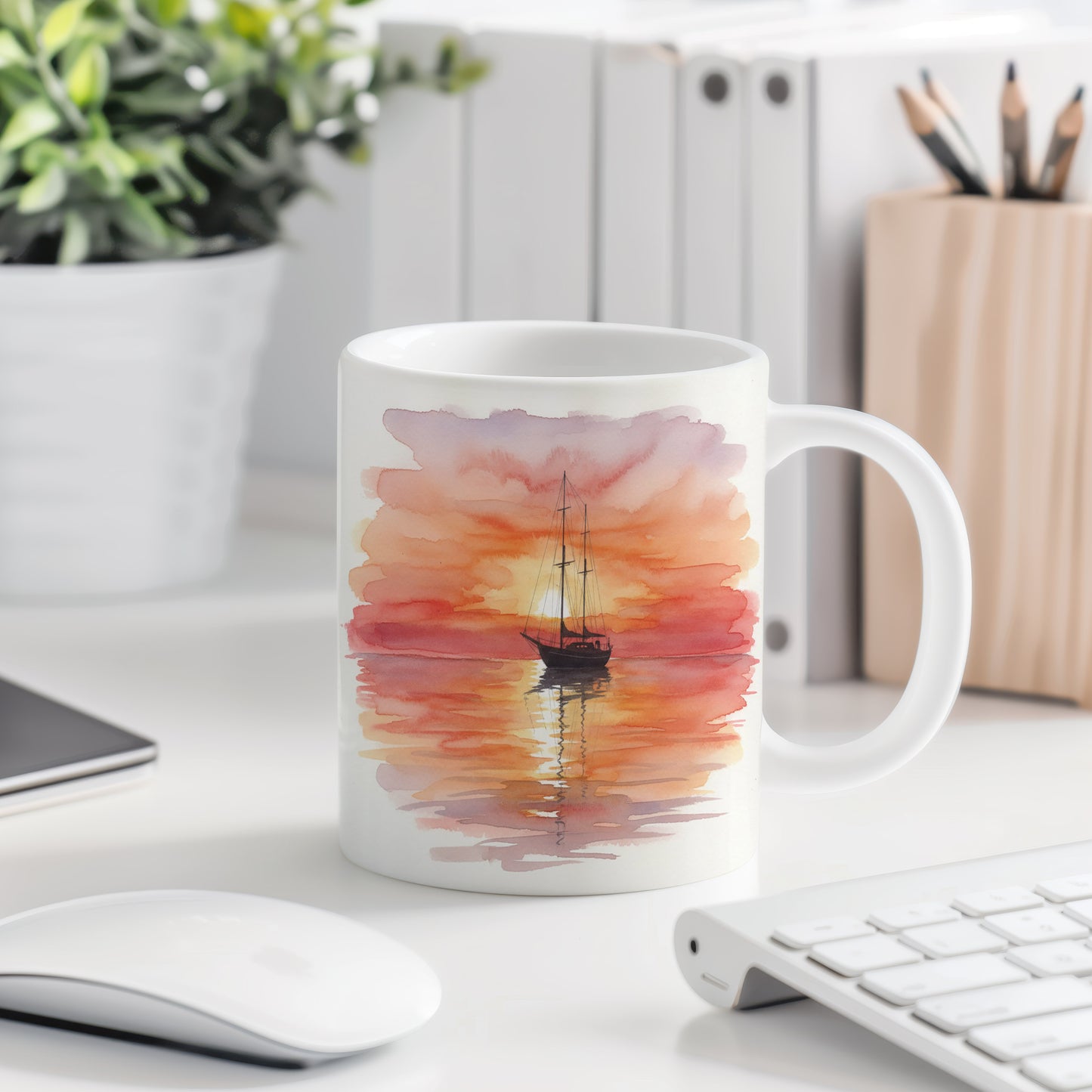 Hrnek s plachetnicí při západu slunce