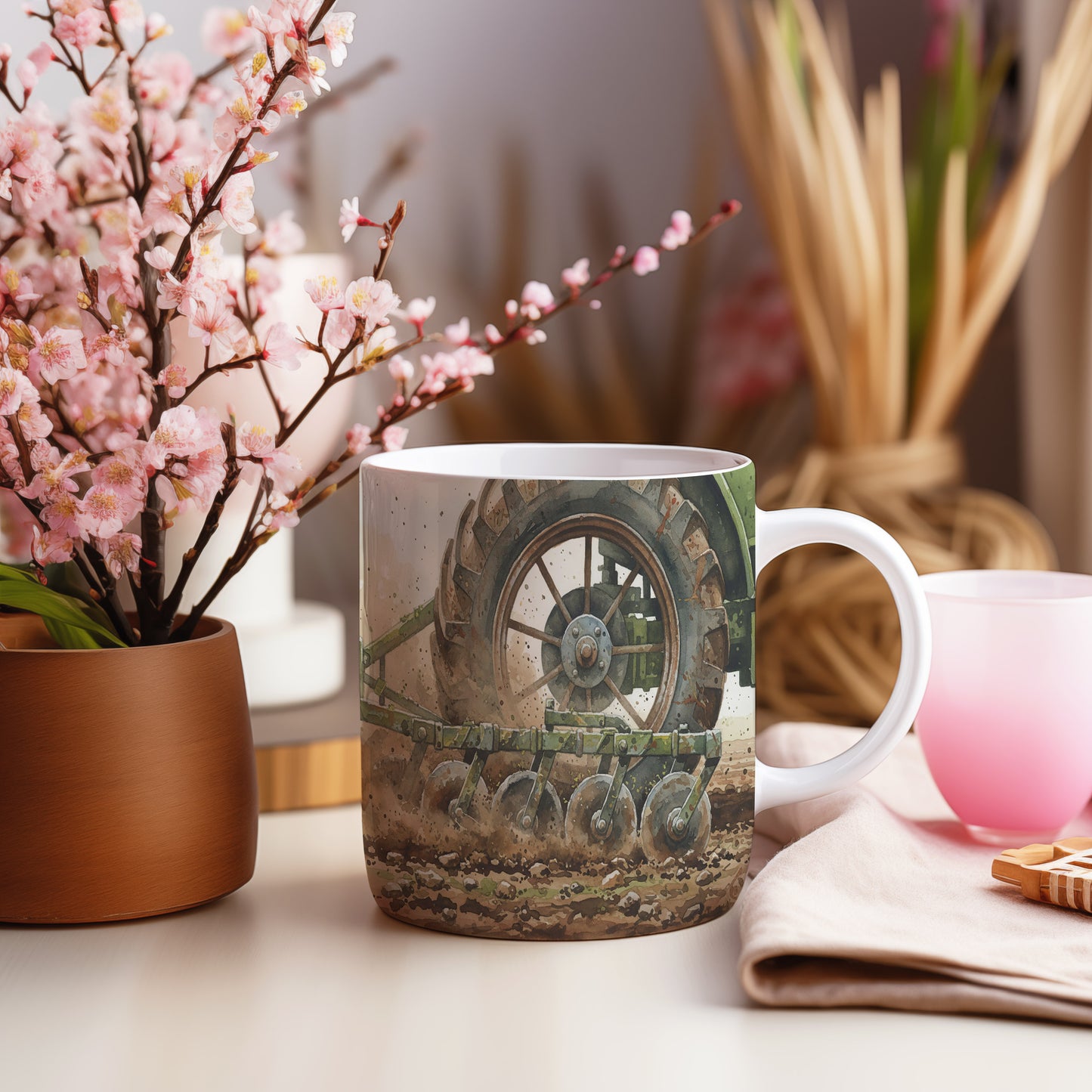 Hrnek s akvarelovým motivem traktoru v poli