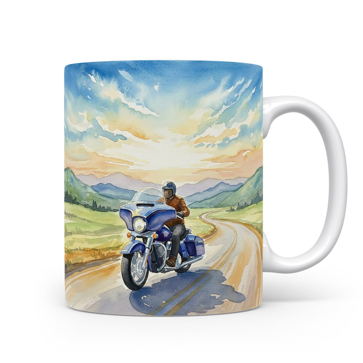 Hrnek s motorkou na venkovské silnici
