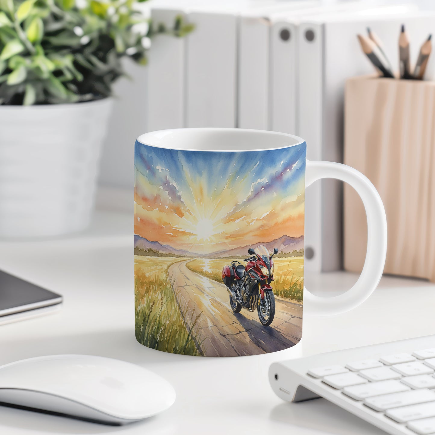 Hrnek s motorkou v zapadajícím slunci