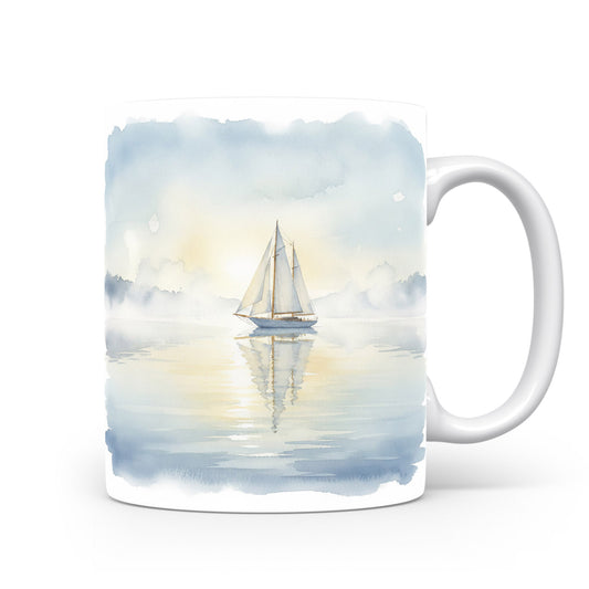 Hrnek s plachetnicí na jezeře