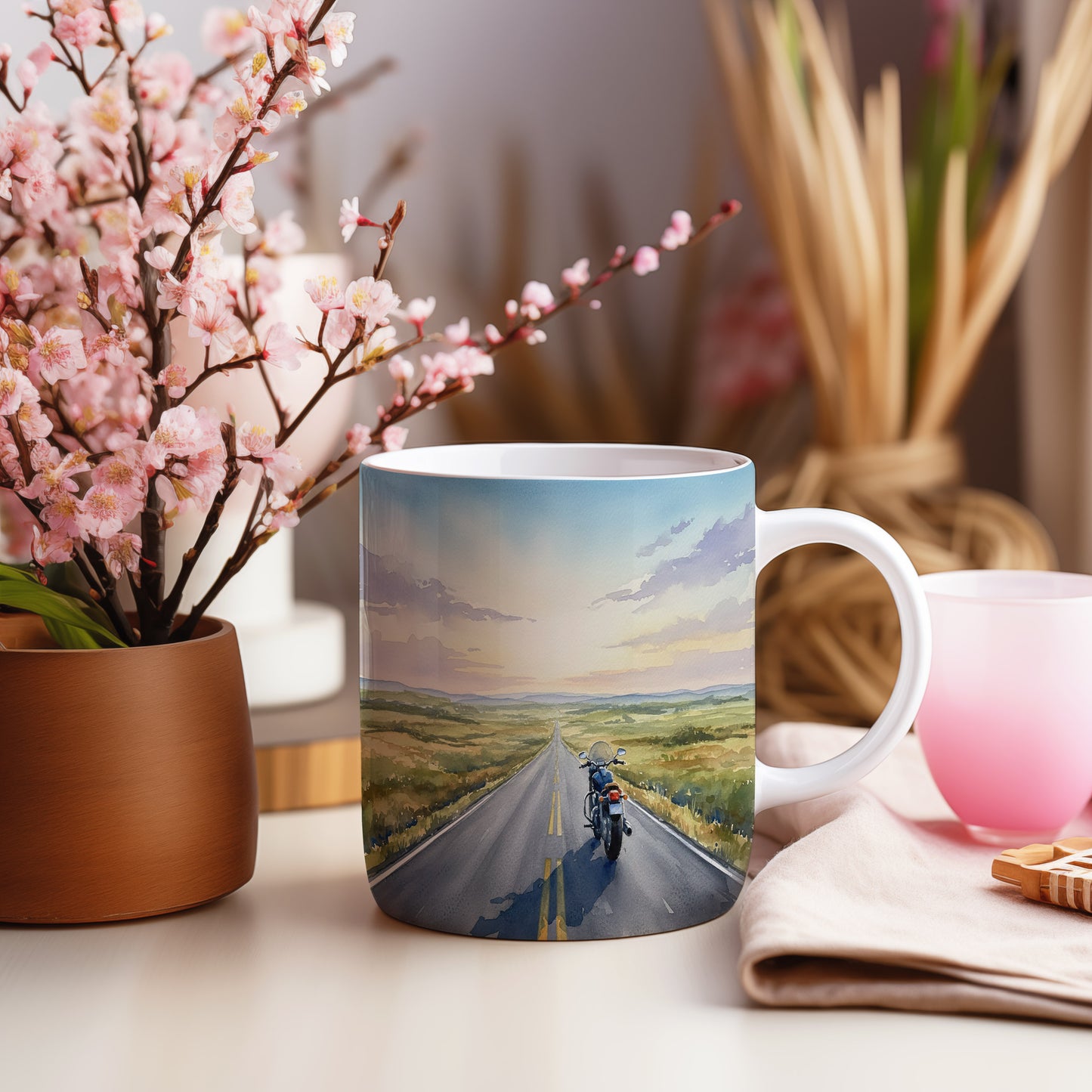 Hrnek s motorkou na dlouhé cestě