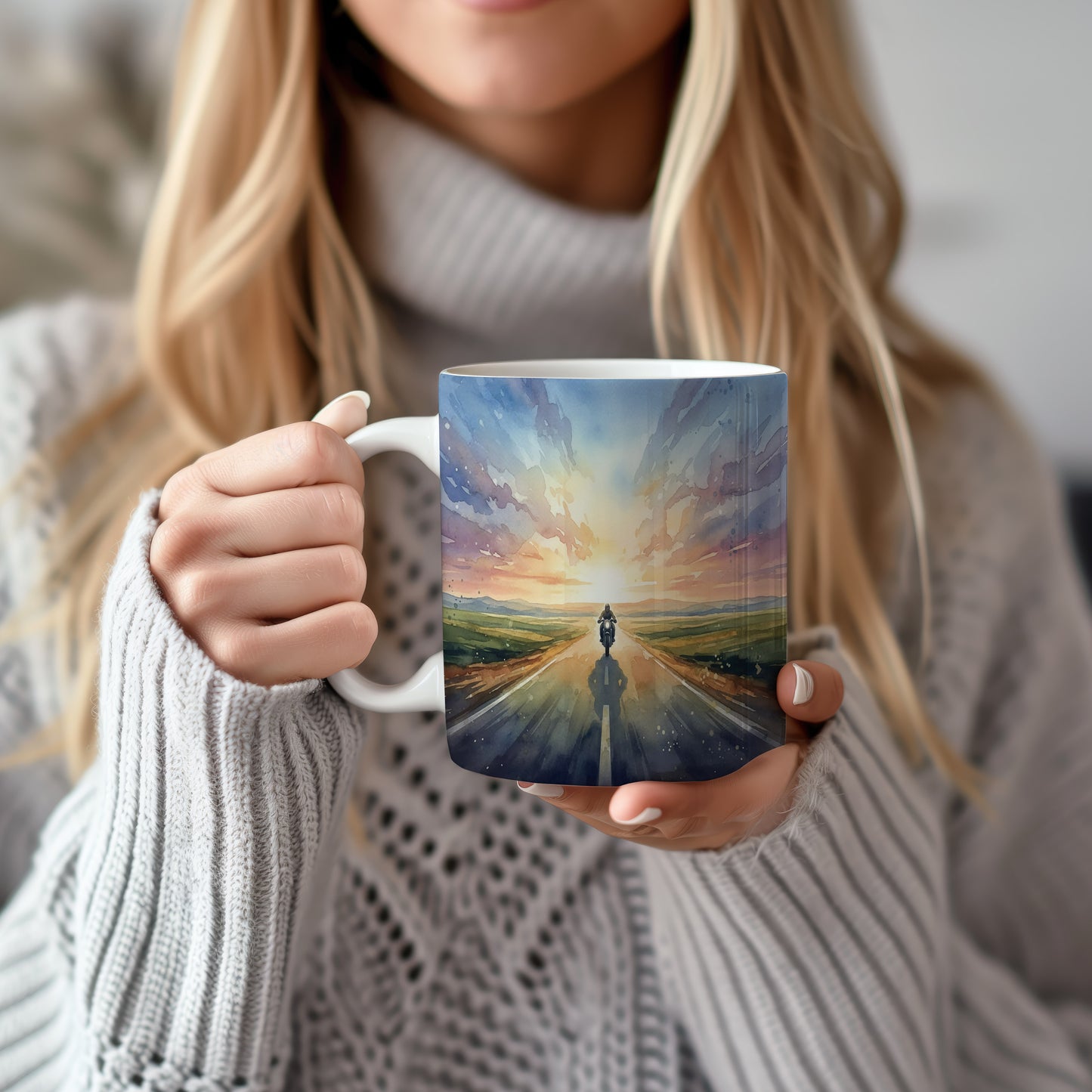 Hrnek s motocyklem v západu slunce