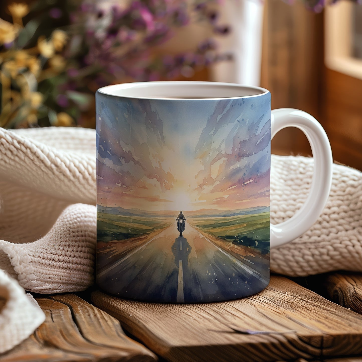 Hrnek s motocyklem v západu slunce