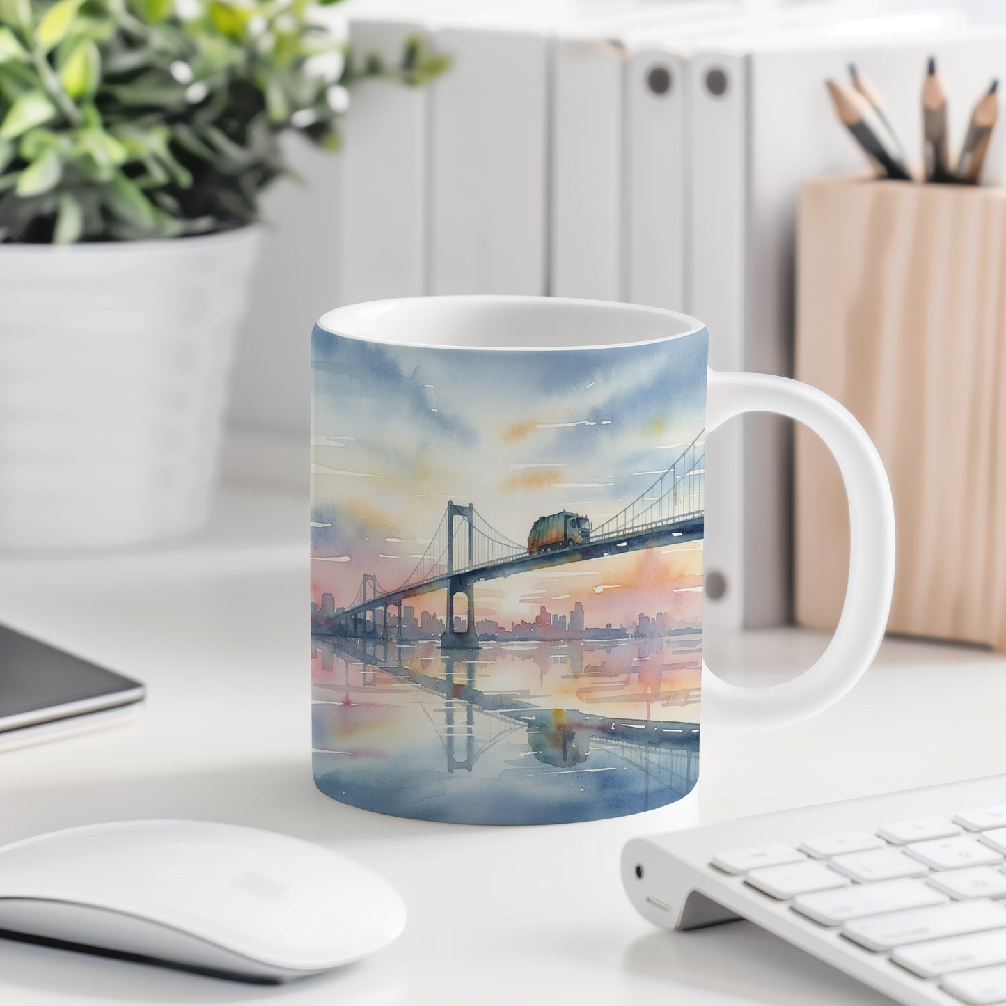 Hrnek s popelářským vozem na mostě