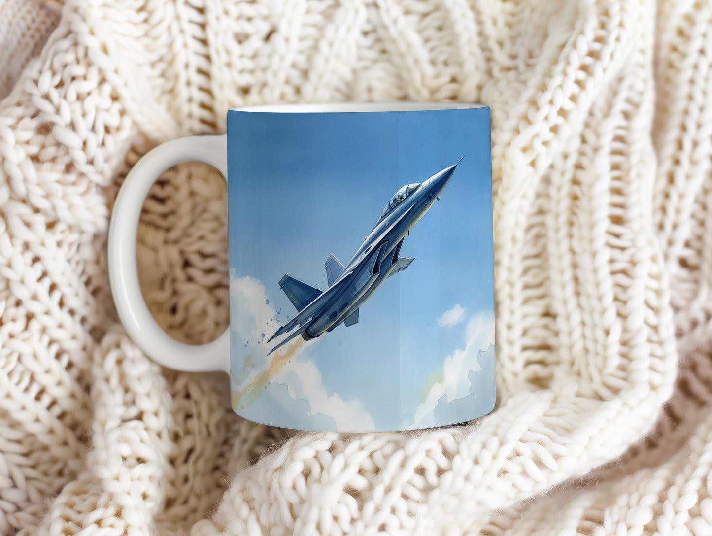 Hrnek s proudovým letounem na obloze