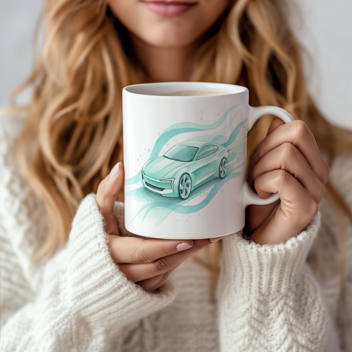 Hrnek s futuristickým autem v pohybu