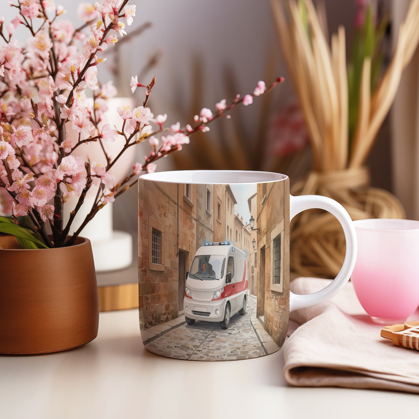 Hrnek s sanitkou v historické uličce