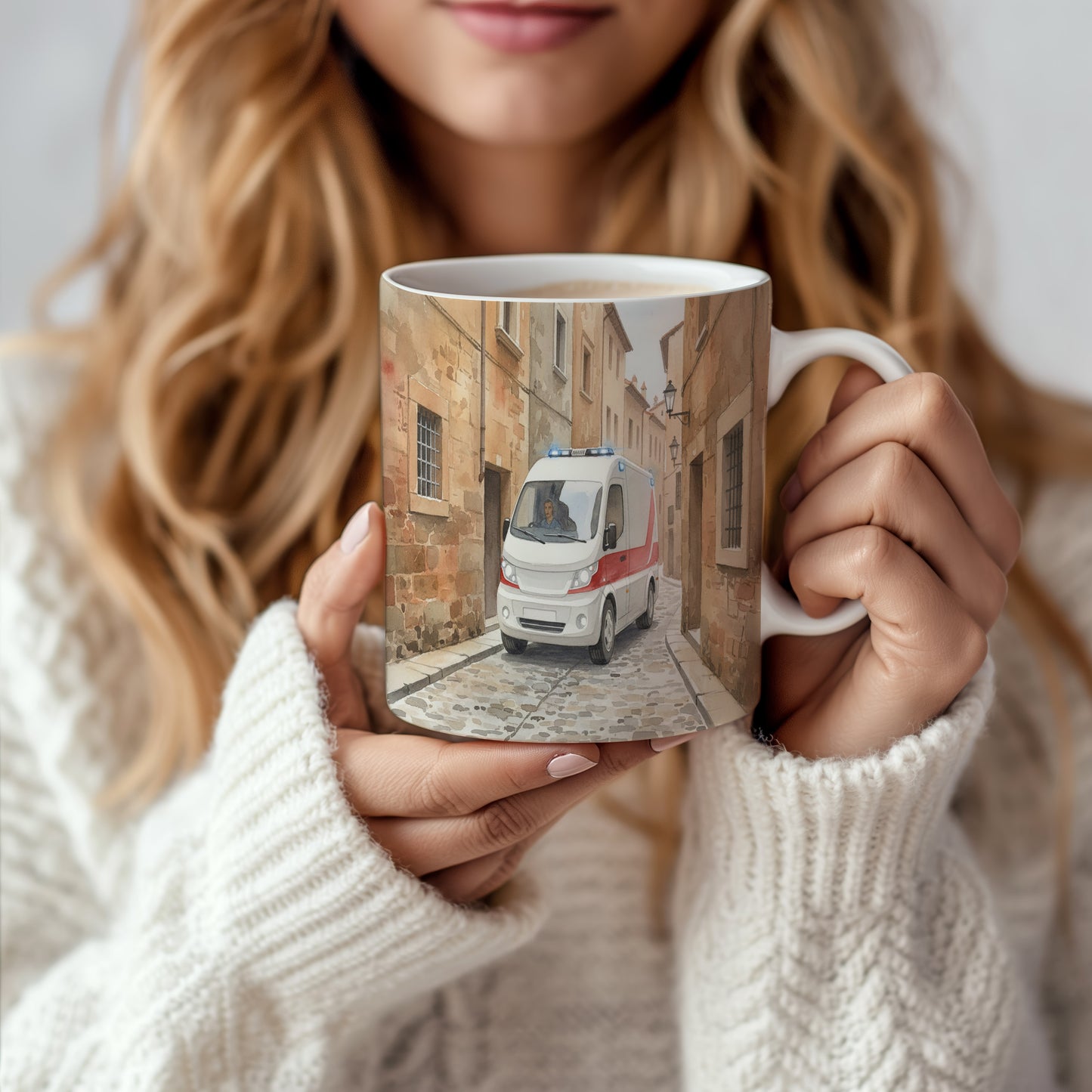 Hrnek s sanitkou v historické uličce