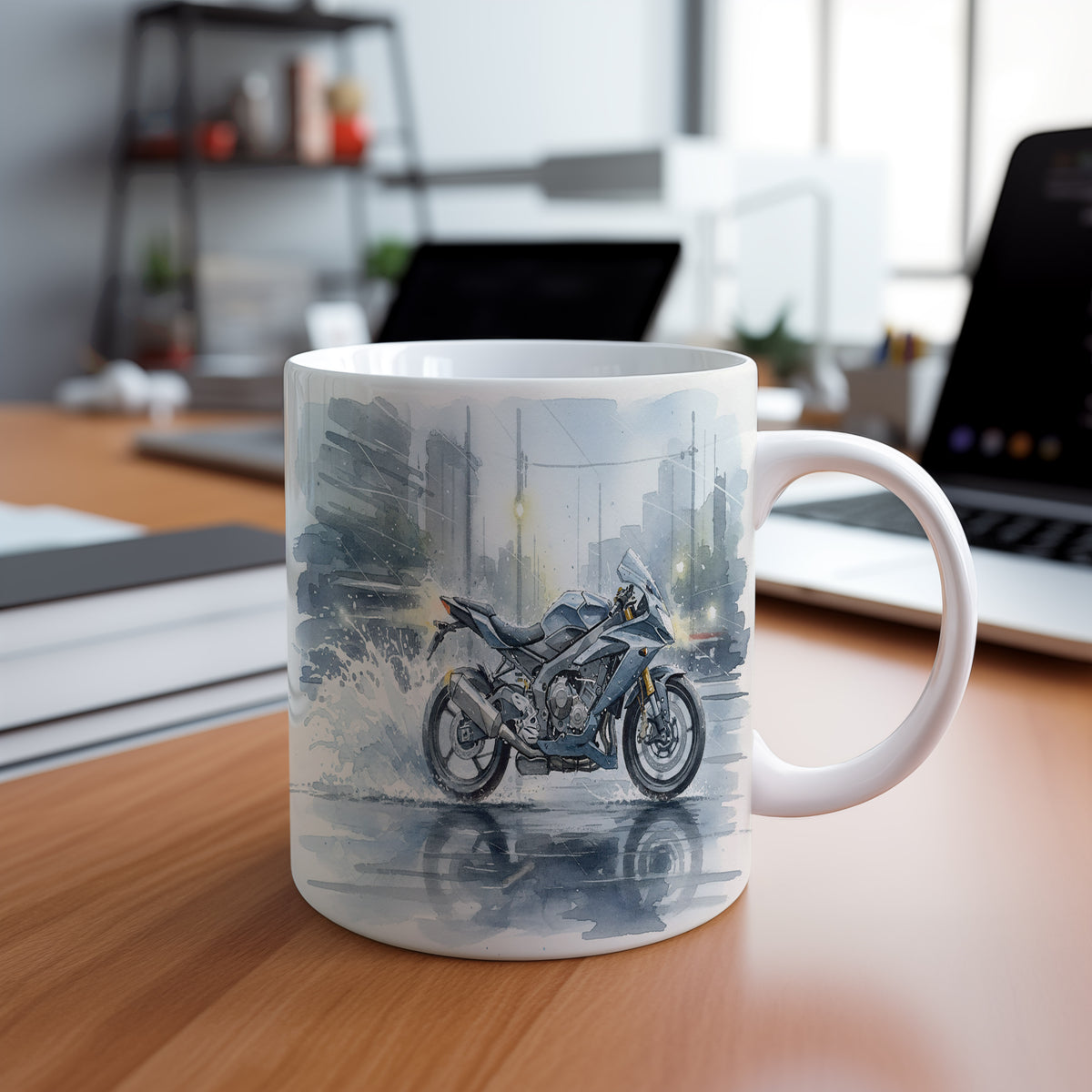 Hrnek s rychlou motorkou ve městě
